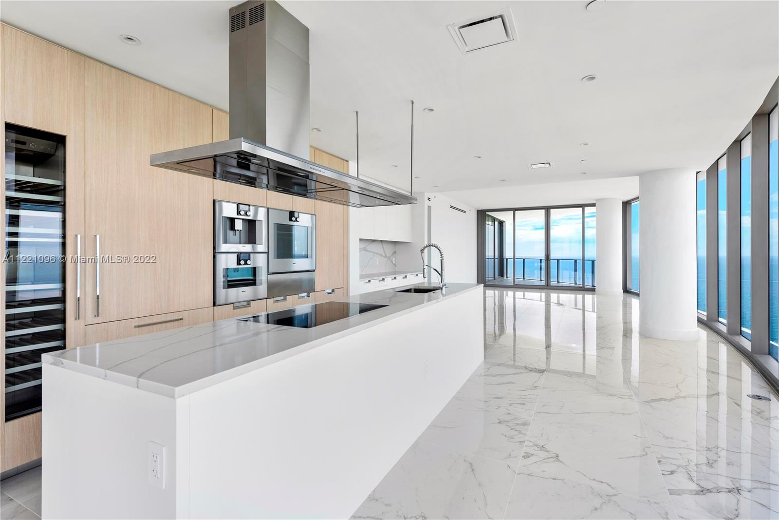 See details 2205 4 / 6 3204 sq. ft. $ 2022-06-13 0 Photo