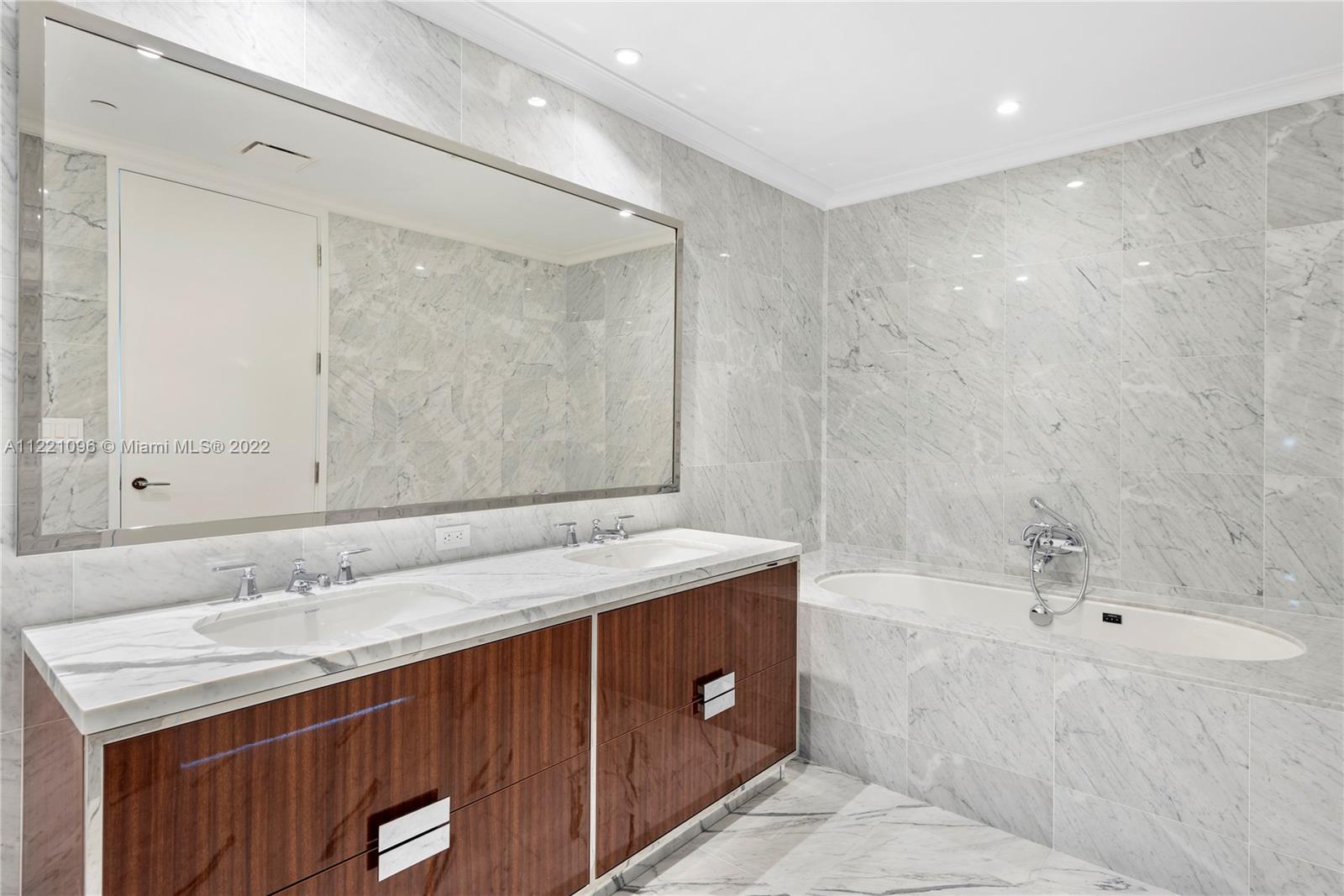 See details 2205 4 / 6 3204 sq. ft. $ 2022-06-13 0 Photo