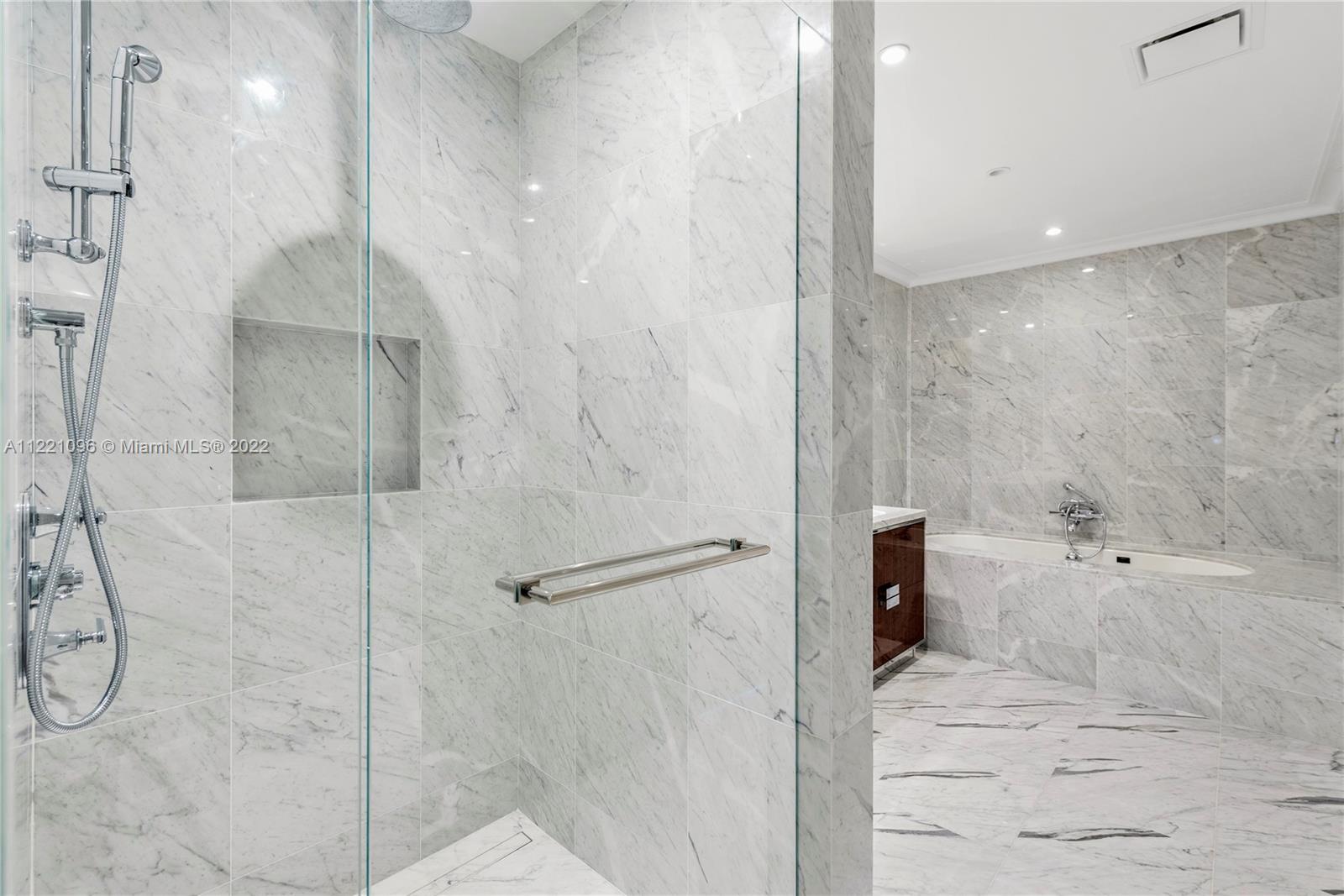 See details 2205 4 / 6 3204 sq. ft. $ 2022-06-13 0 Photo