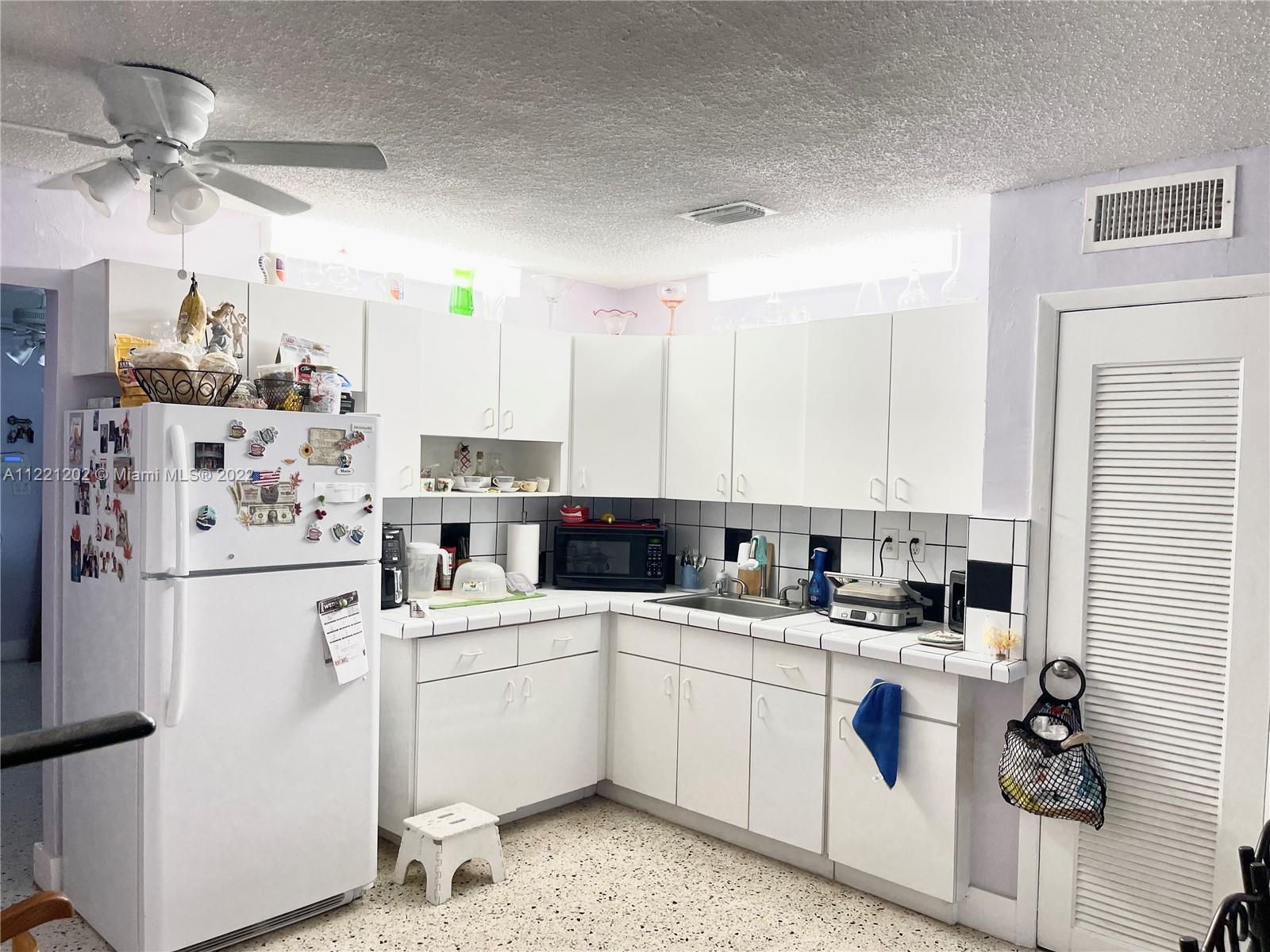 See details / 2424 sq. ft. $ 2022-07-11 0 Photo