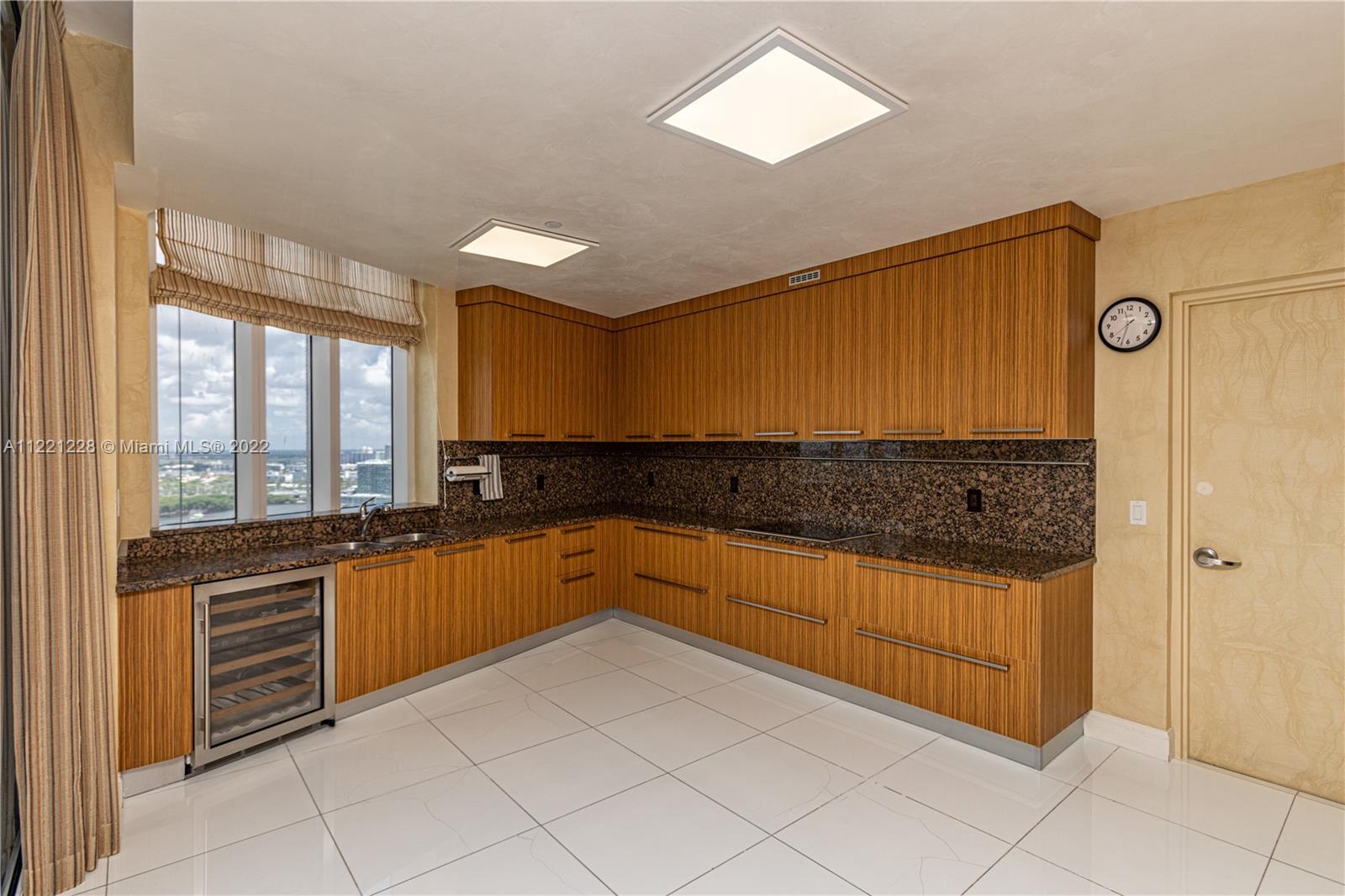 See details 2606 3 / 4 2558 sq. ft. $ 2022-07-29 0 Photo