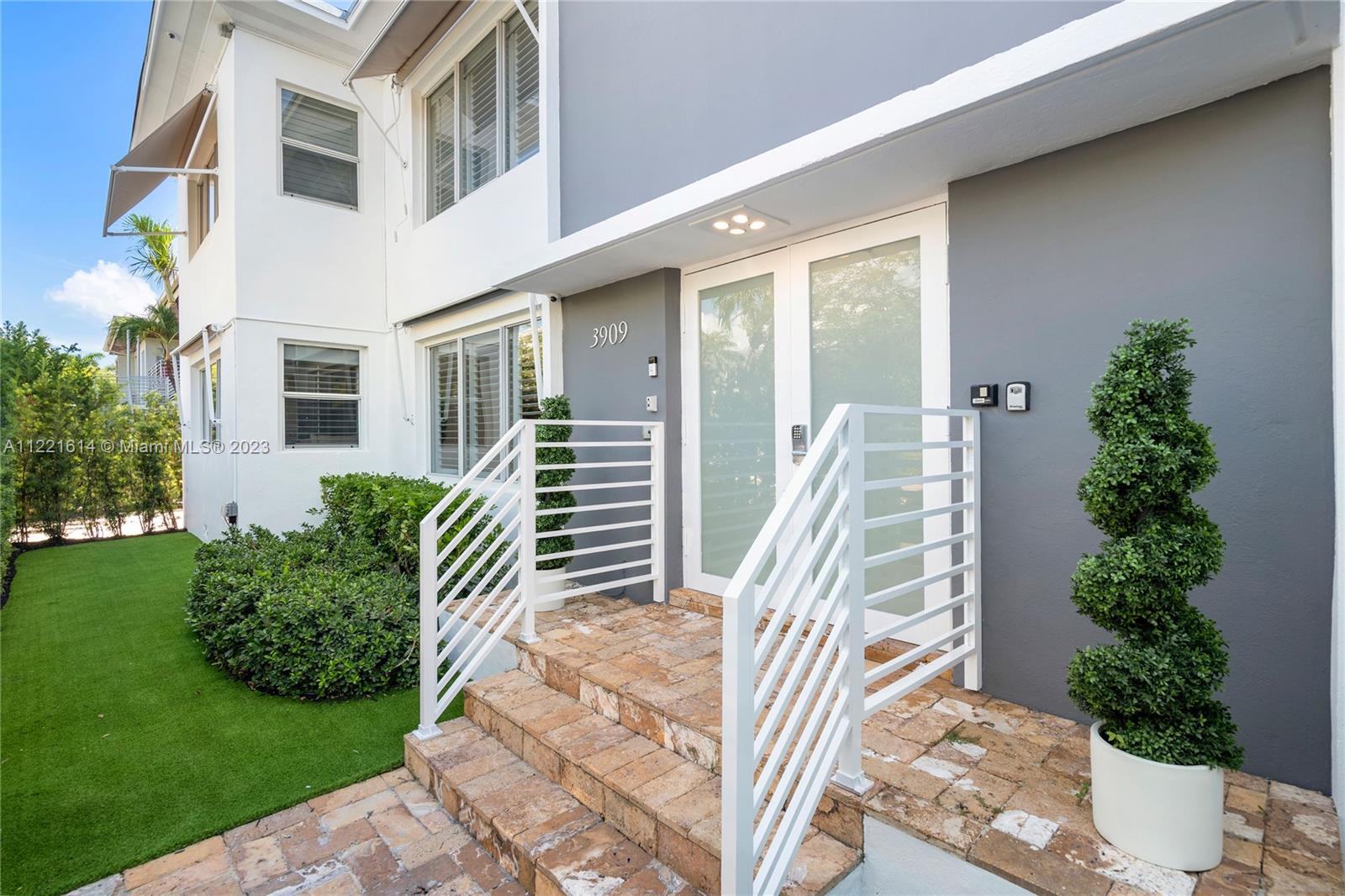 See details / sq. ft. $ 2023-01-10 0 Photo