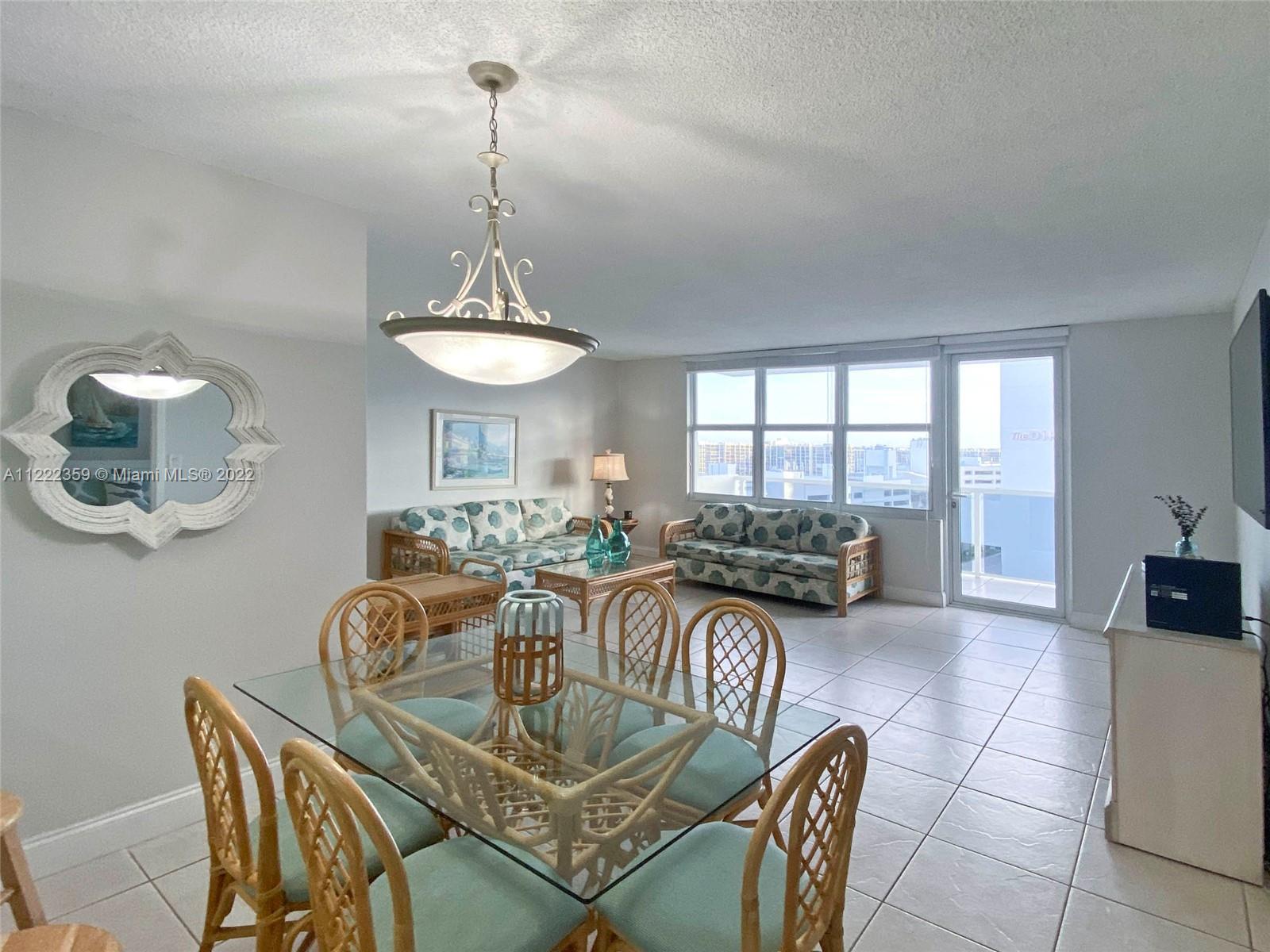 Photo of 3725 Ocean Dr #1125, Hollywood, Florida, 33019 - living dining area