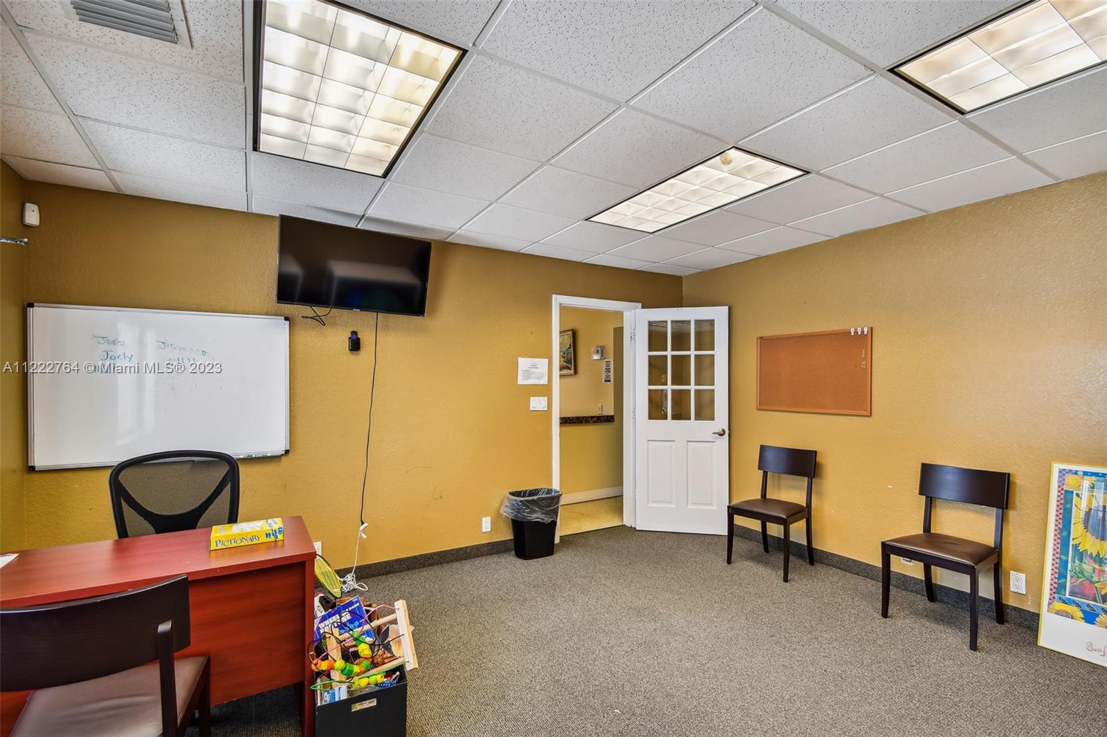 See details / sq. ft. $ 2022-11-30 0 Photo
