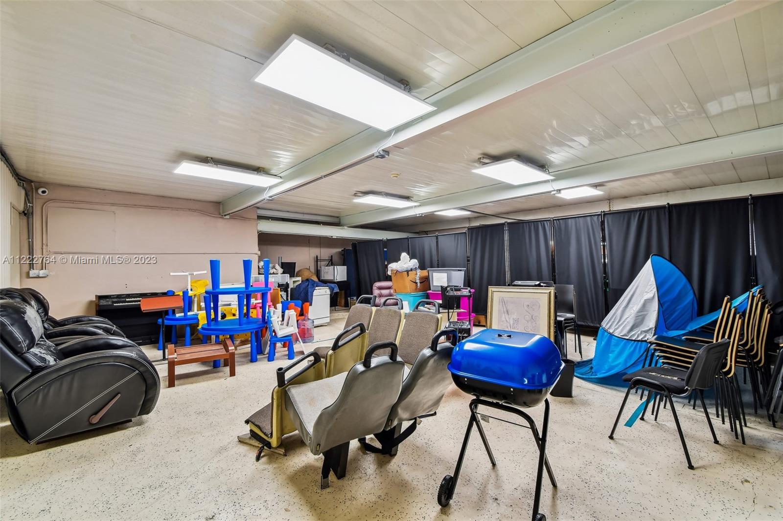 See details / sq. ft. $ 2022-11-30 0 Photo