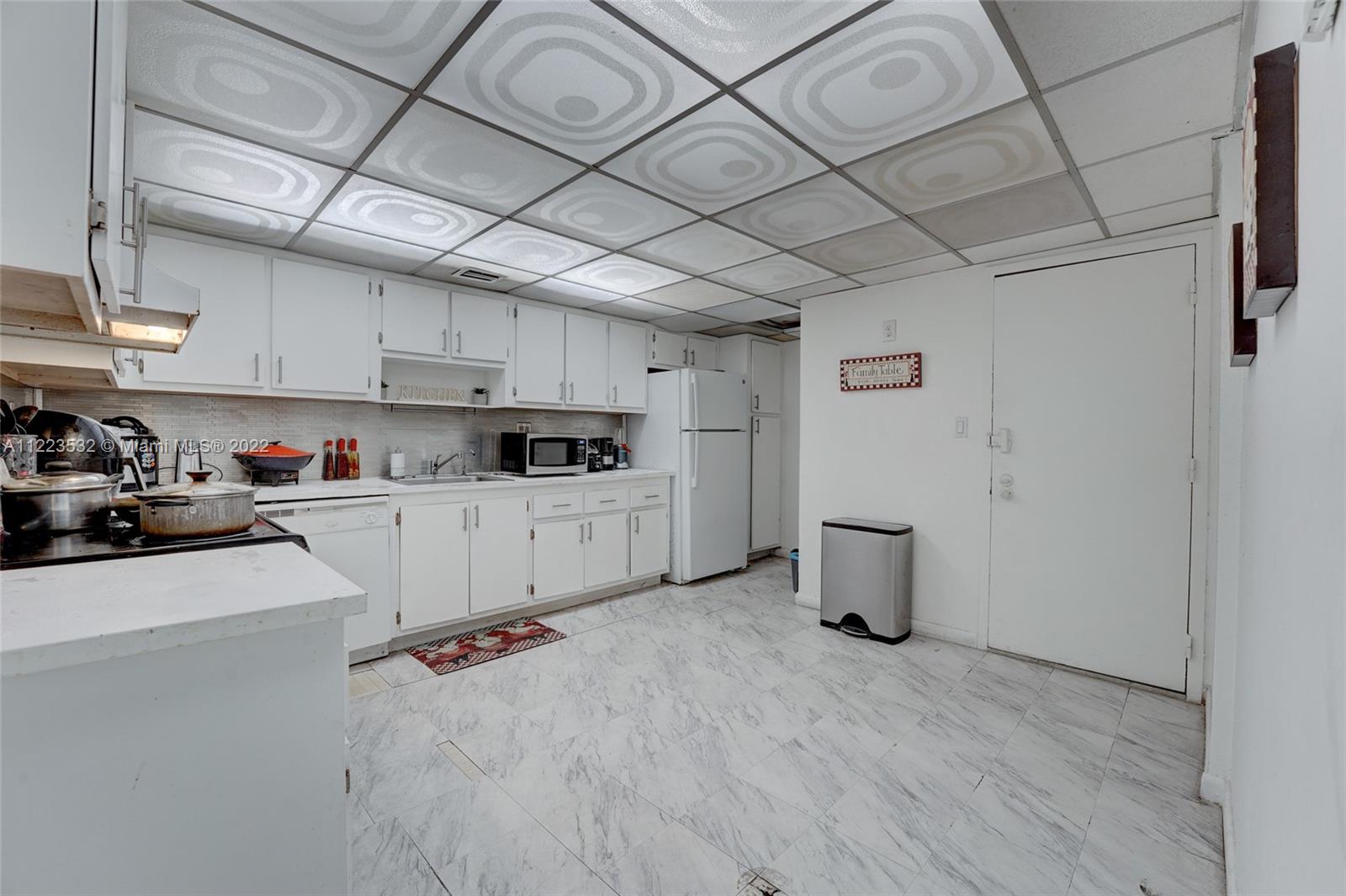 Photo of 600 Three Islands Blvd #1821, Hallandale Beach, Florida, 33009 - KITCHEN