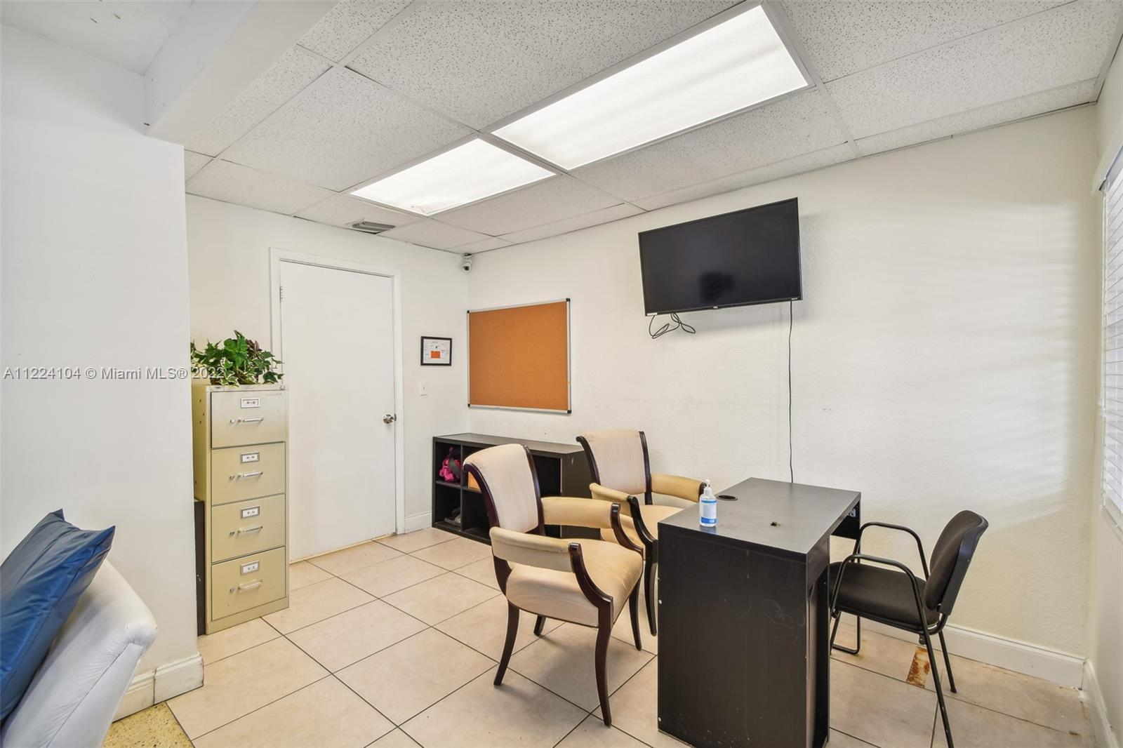 See details / sq. ft. $ 2022-09-12 0 Photo