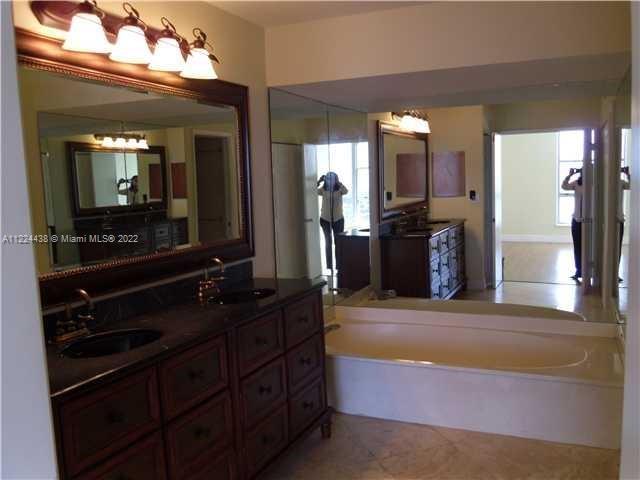 Photo of 3600 Mystic Pointe Dr #1514, Aventura, Florida, 33180 - MASTER BATHROOM