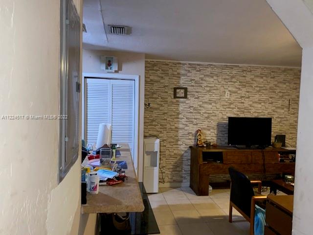 See details / 1425 sq. ft. $ 2022-10-06 0 Photo