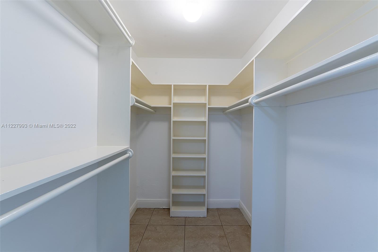 See details / 4624 sq. ft. $ 2022-07-25 0 Photo