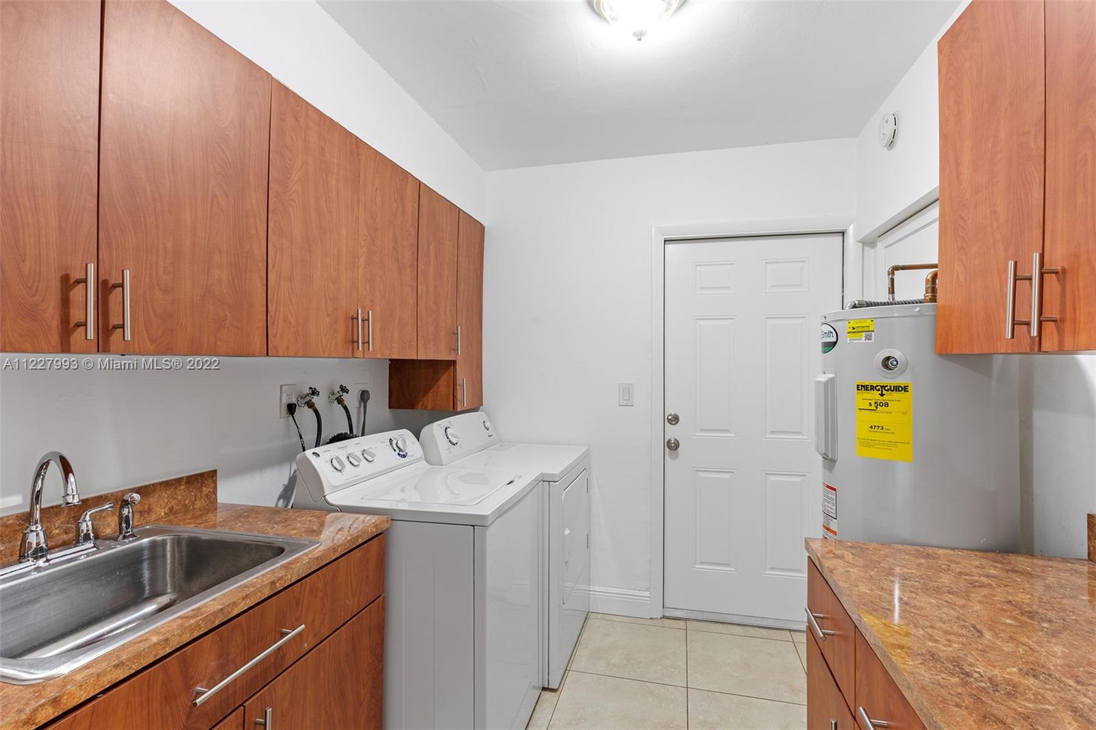 See details / 4624 sq. ft. $ 2022-07-25 0 Photo