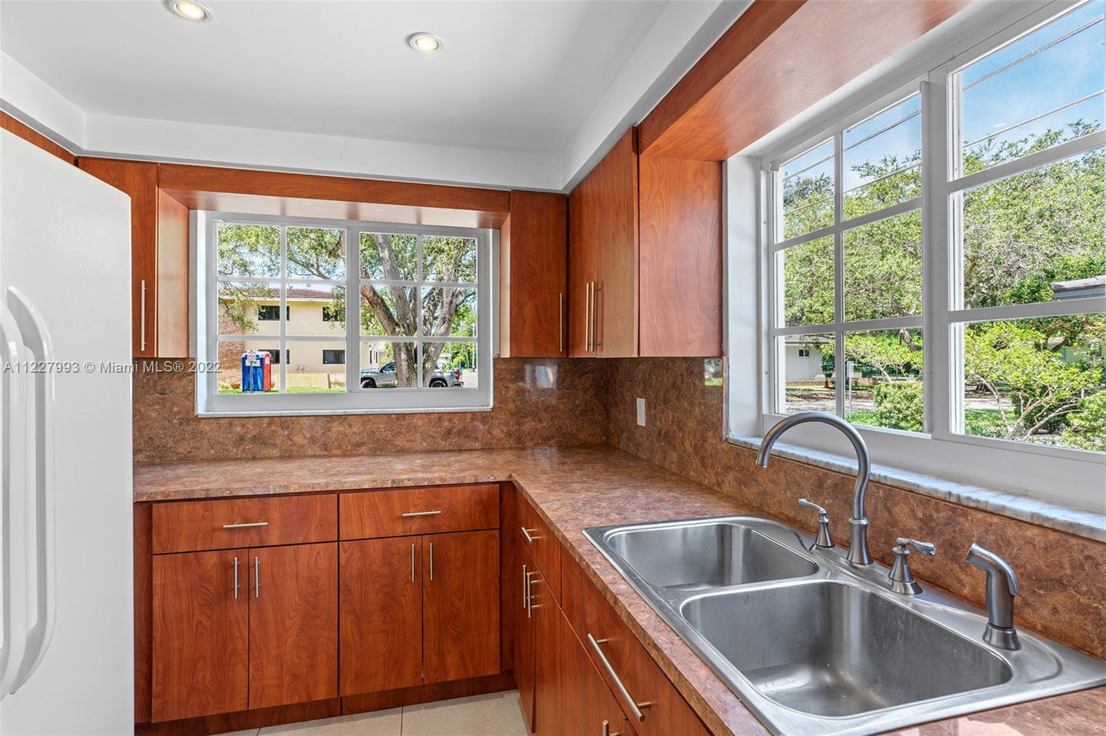 See details / 4624 sq. ft. $ 2022-07-25 0 Photo