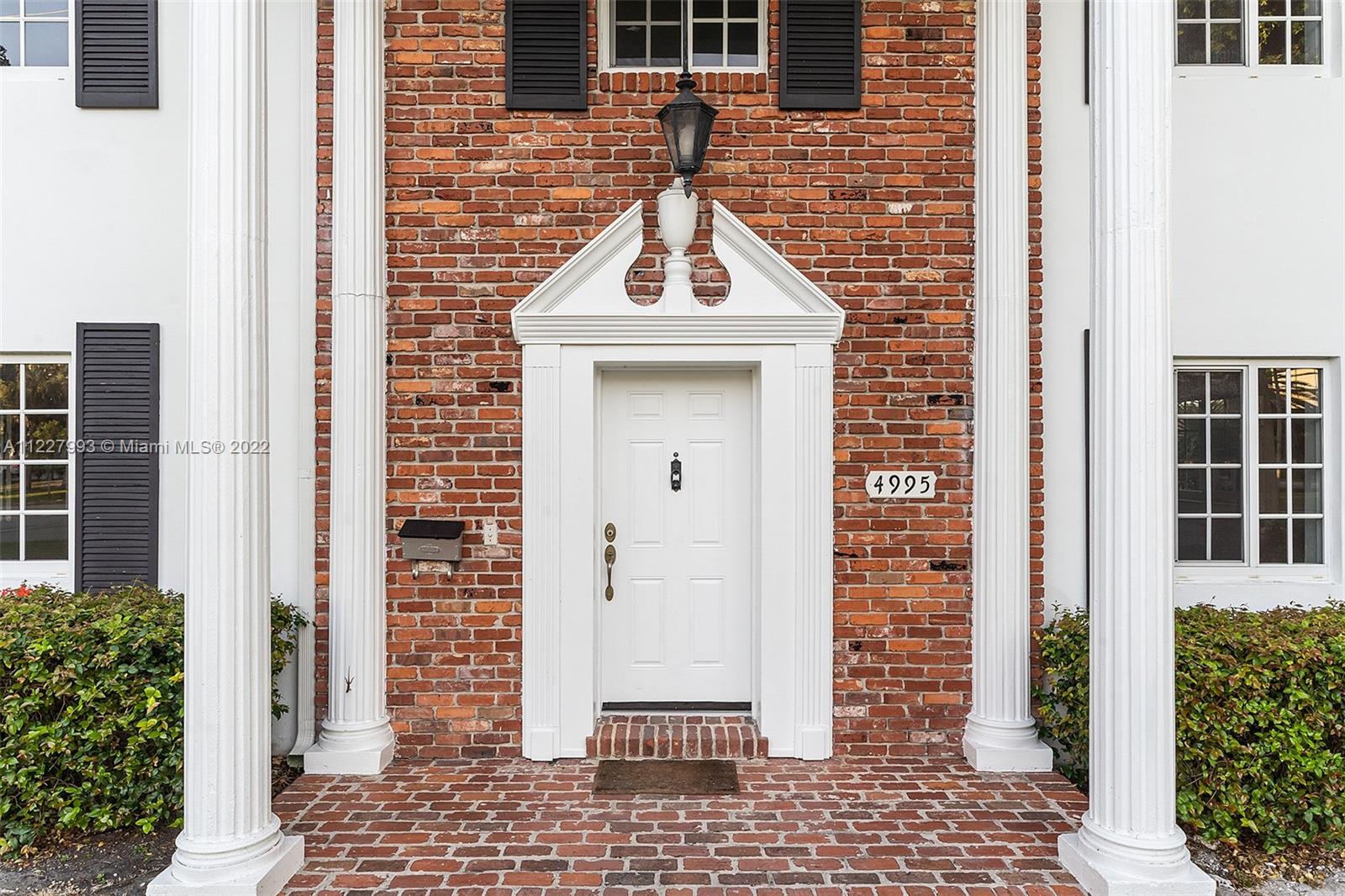 See details / 4624 sq. ft. $ 2022-07-25 0 Photo
