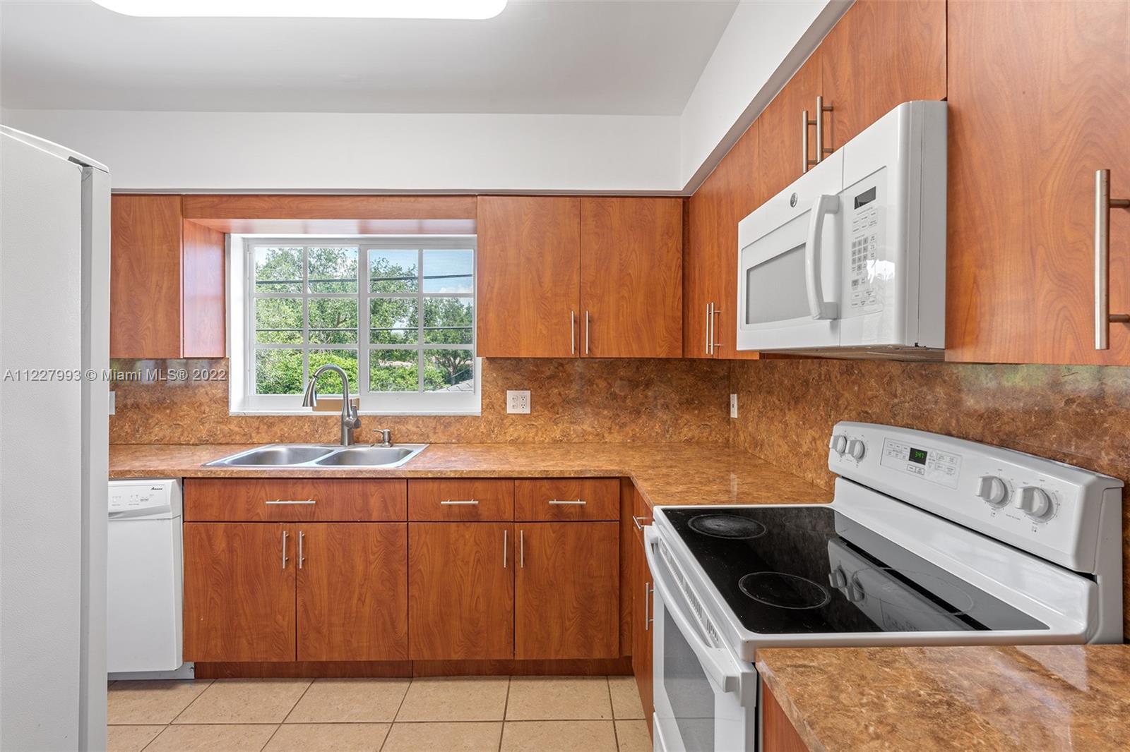 See details / 4624 sq. ft. $ 2022-07-25 0 Photo