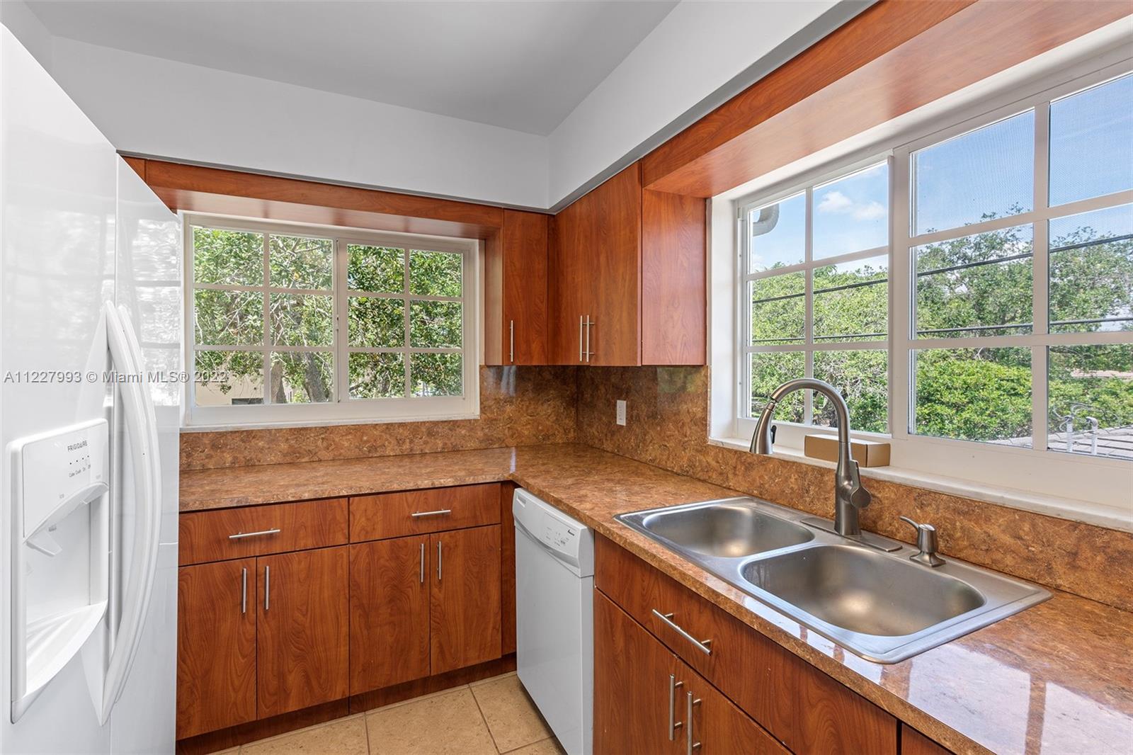 See details / 4624 sq. ft. $ 2022-07-25 0 Photo