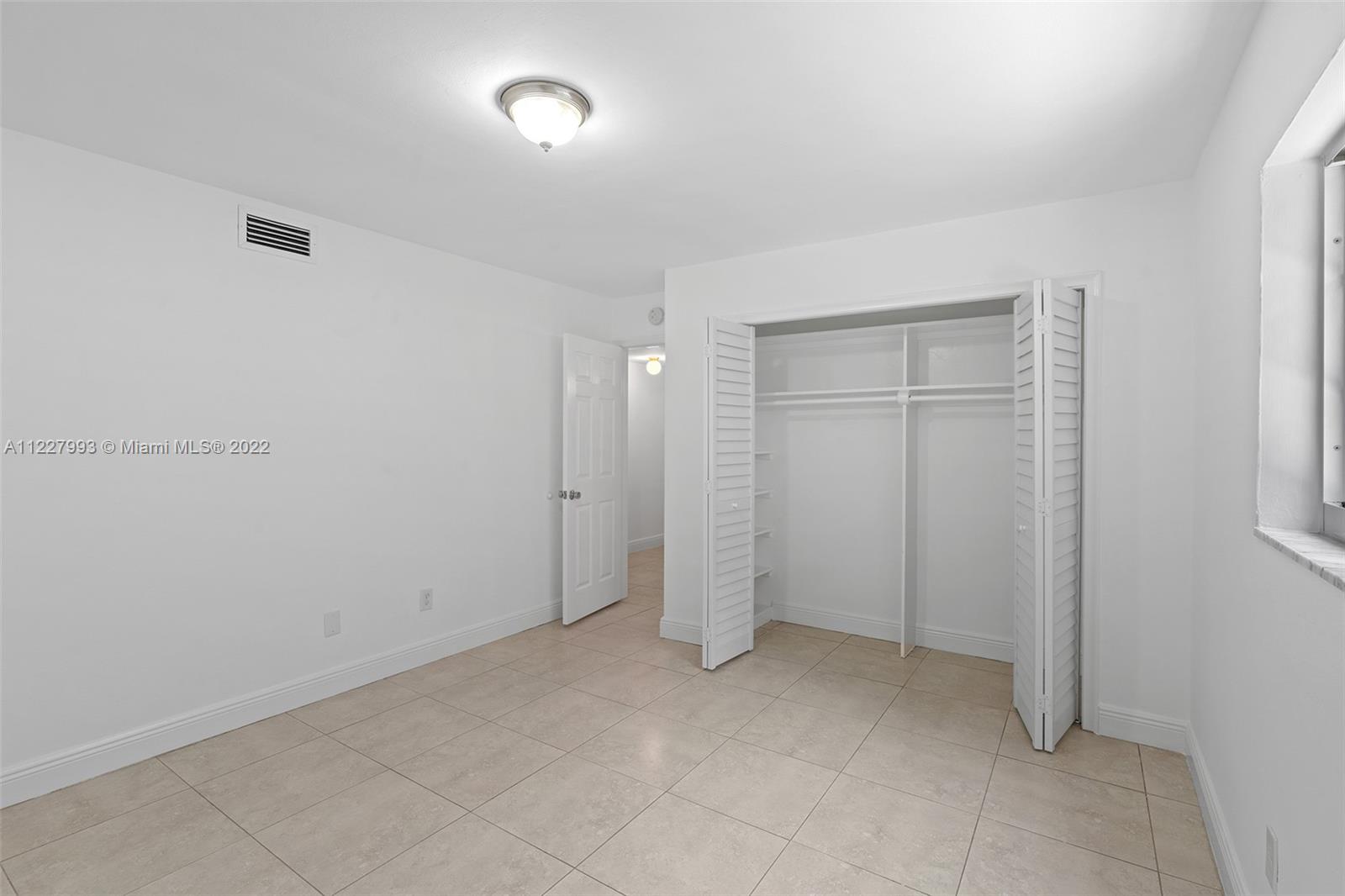 See details / 4624 sq. ft. $ 2022-07-25 0 Photo