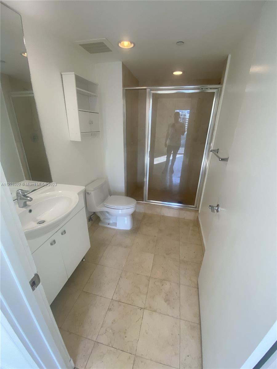Ver detalles 708 3 / 3 1571 sq. ft. $ 2022-10-13 0 foto
