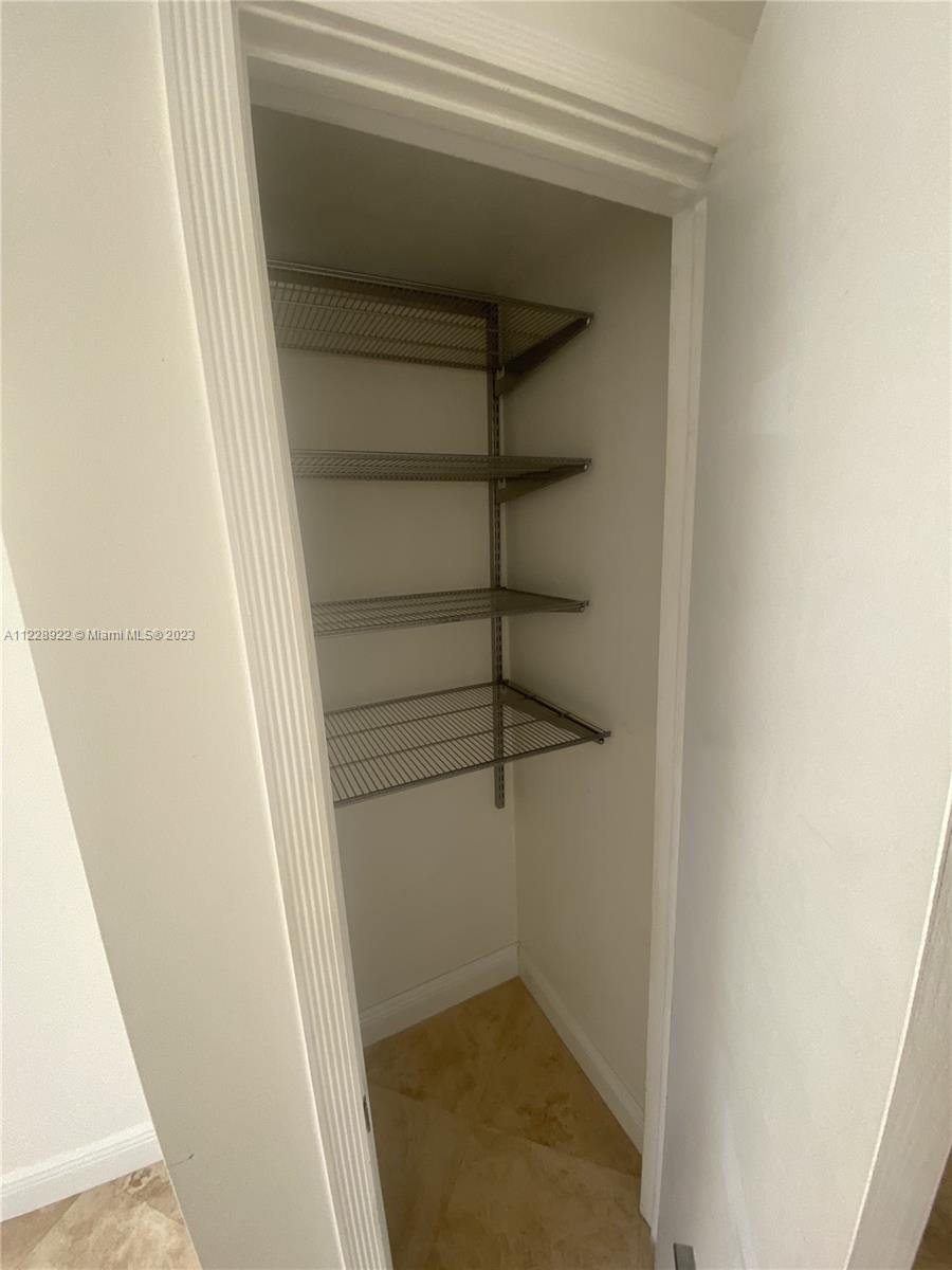 Ver detalles 708 3 / 3 1571 sq. ft. $ 2022-10-13 0 foto