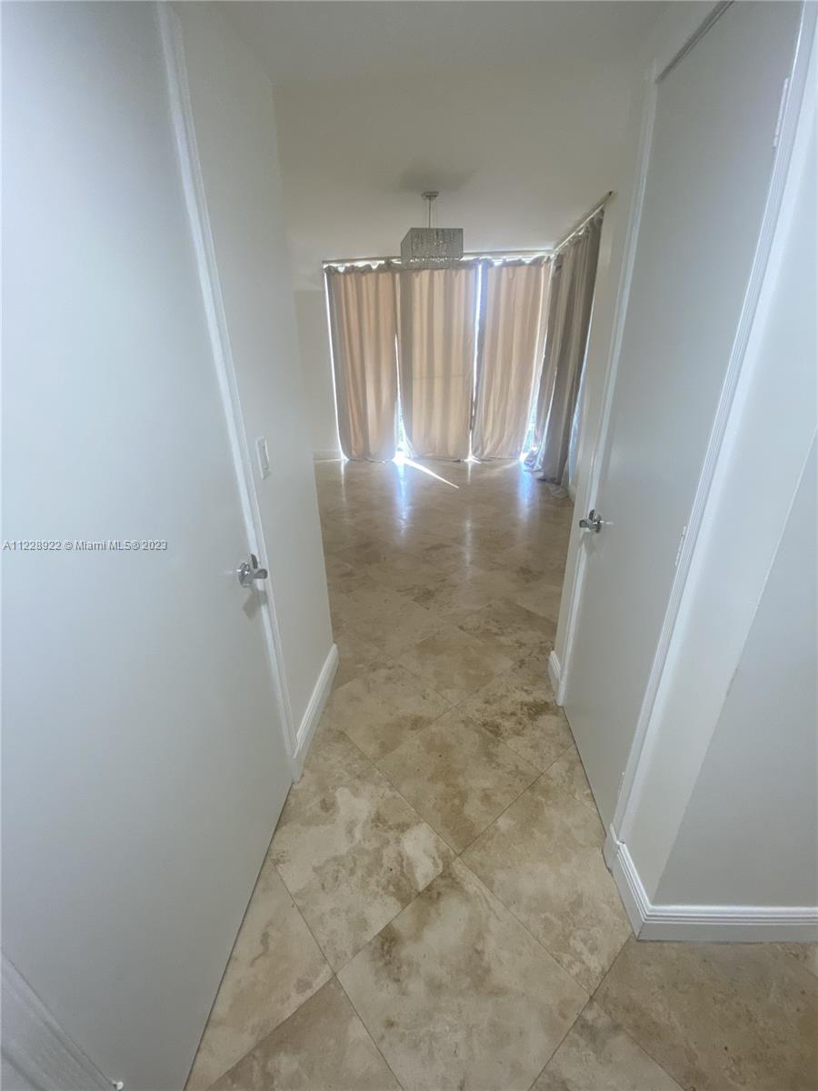 Ver detalles 708 3 / 3 1571 sq. ft. $ 2022-10-13 0 foto