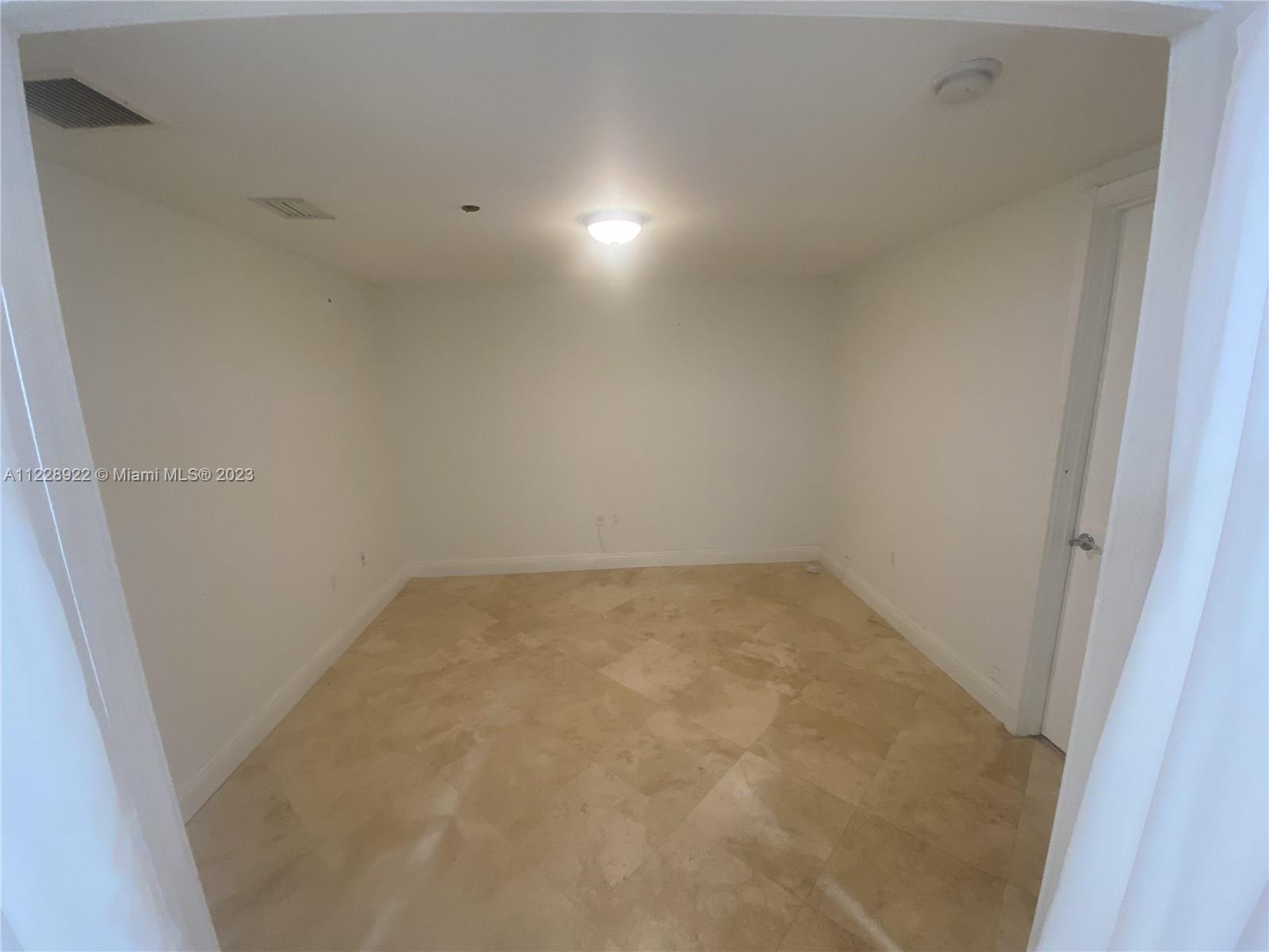 Ver detalles 708 3 / 3 1571 sq. ft. $ 2022-10-13 0 foto