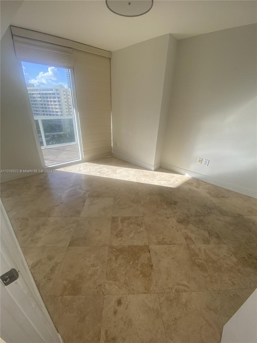 Ver detalles 708 3 / 3 1571 sq. ft. $ 2022-10-13 0 foto