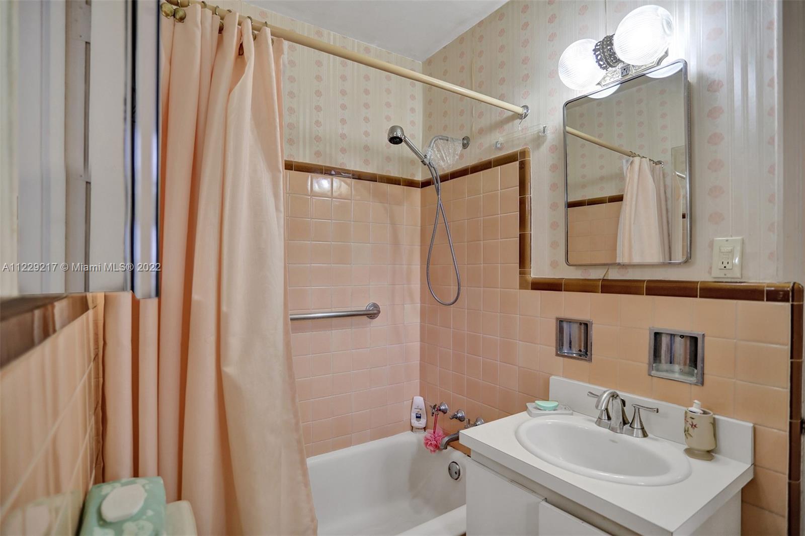 See details / 3017 sq. ft. $ 2022-08-25 0 Photo