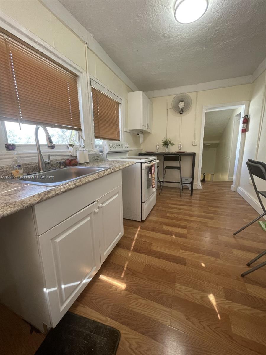 See details / 2970 sq. ft. $ 2022-09-30 0 Photo