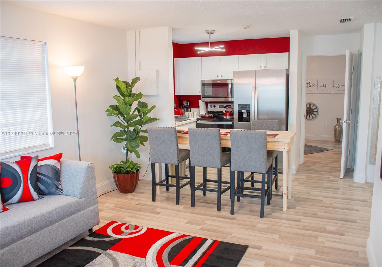 See details / 2320 sq. ft. $ 2023-01-16 0 Photo