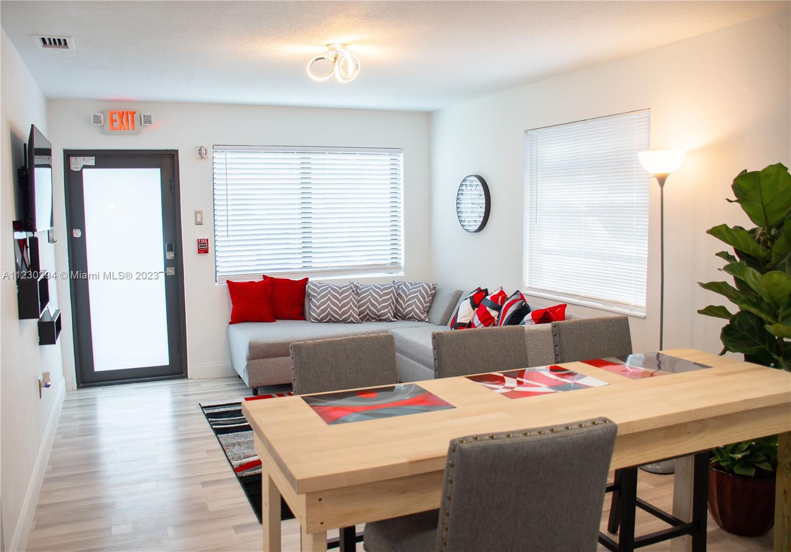 See details / 2320 sq. ft. $ 2023-01-16 0 Photo
