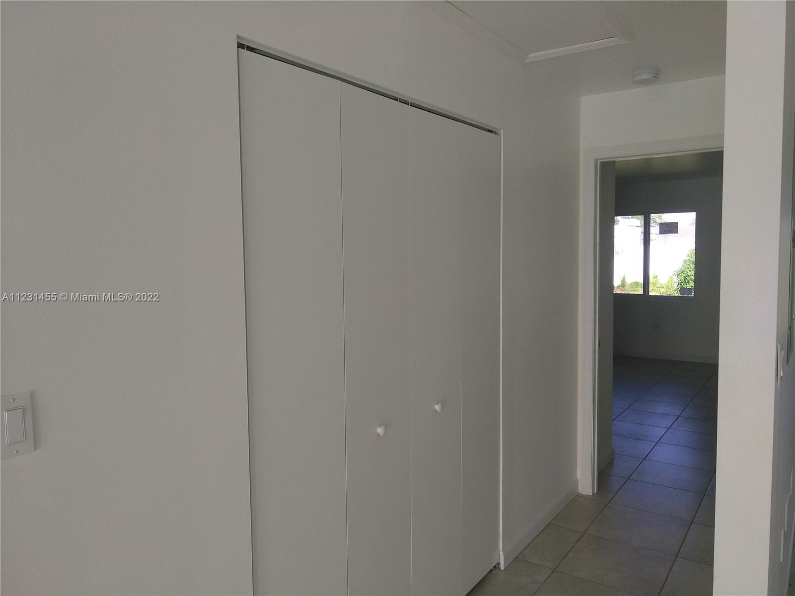 See details / 2640 sq. ft. $ 2022-07-01 0 Photo
