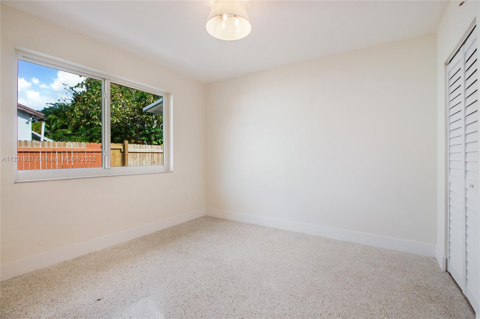 See details / 1560 sq. ft. $ 2022-08-05 0 Photo