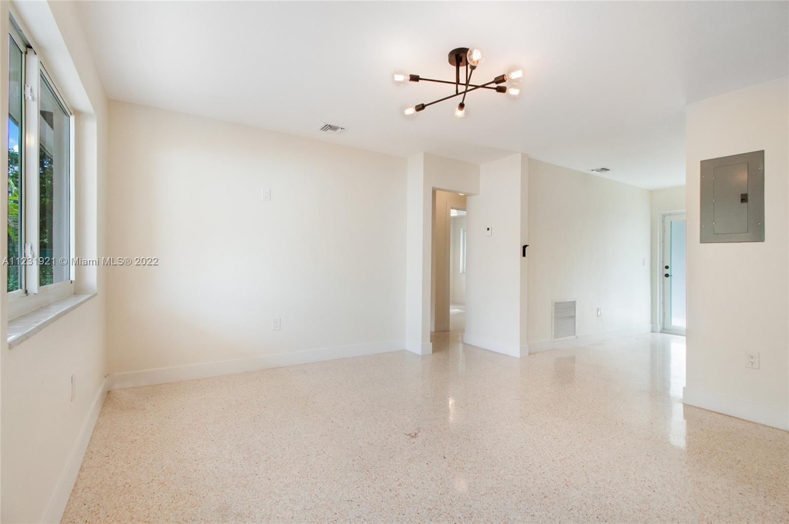 See details / 1560 sq. ft. $ 2022-08-05 0 Photo