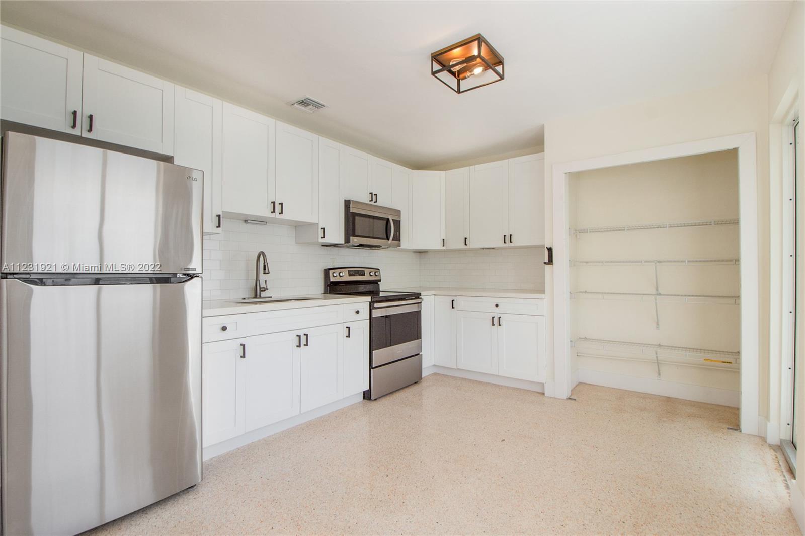 See details / 1560 sq. ft. $ 2022-08-05 0 Photo