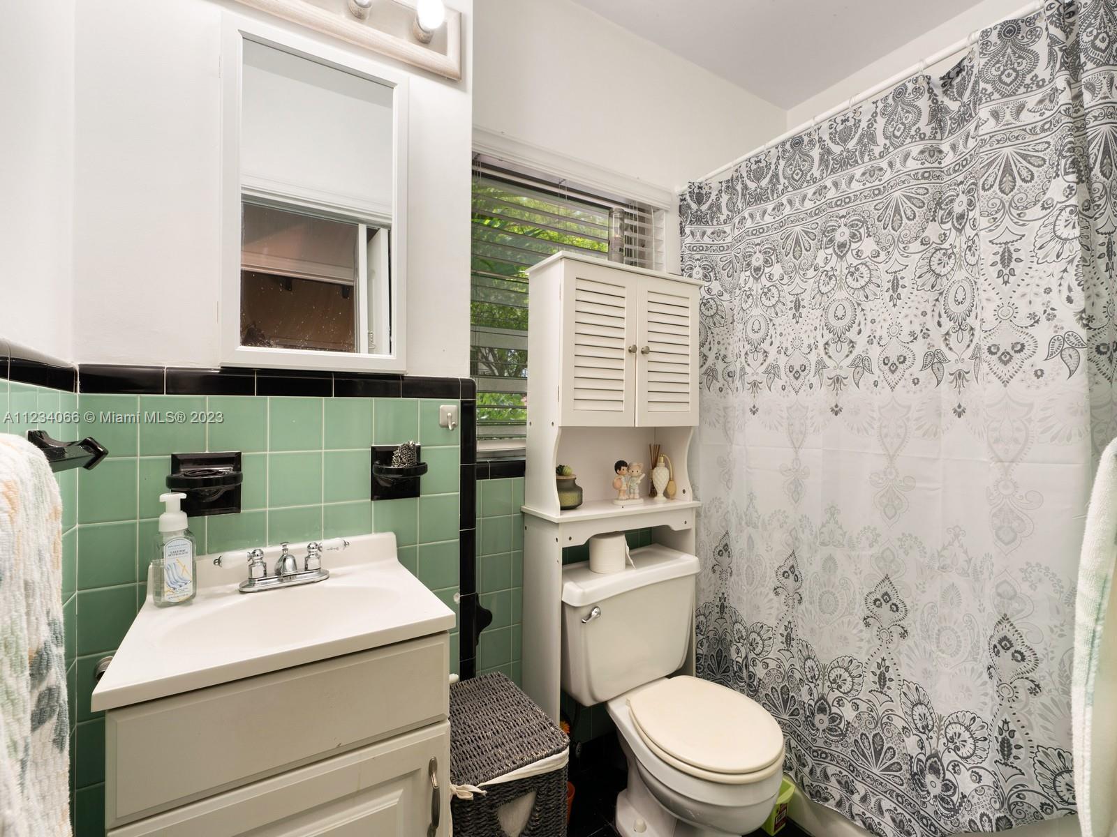 See details / 3586 sq. ft. $ 2022-09-14 0 Photo