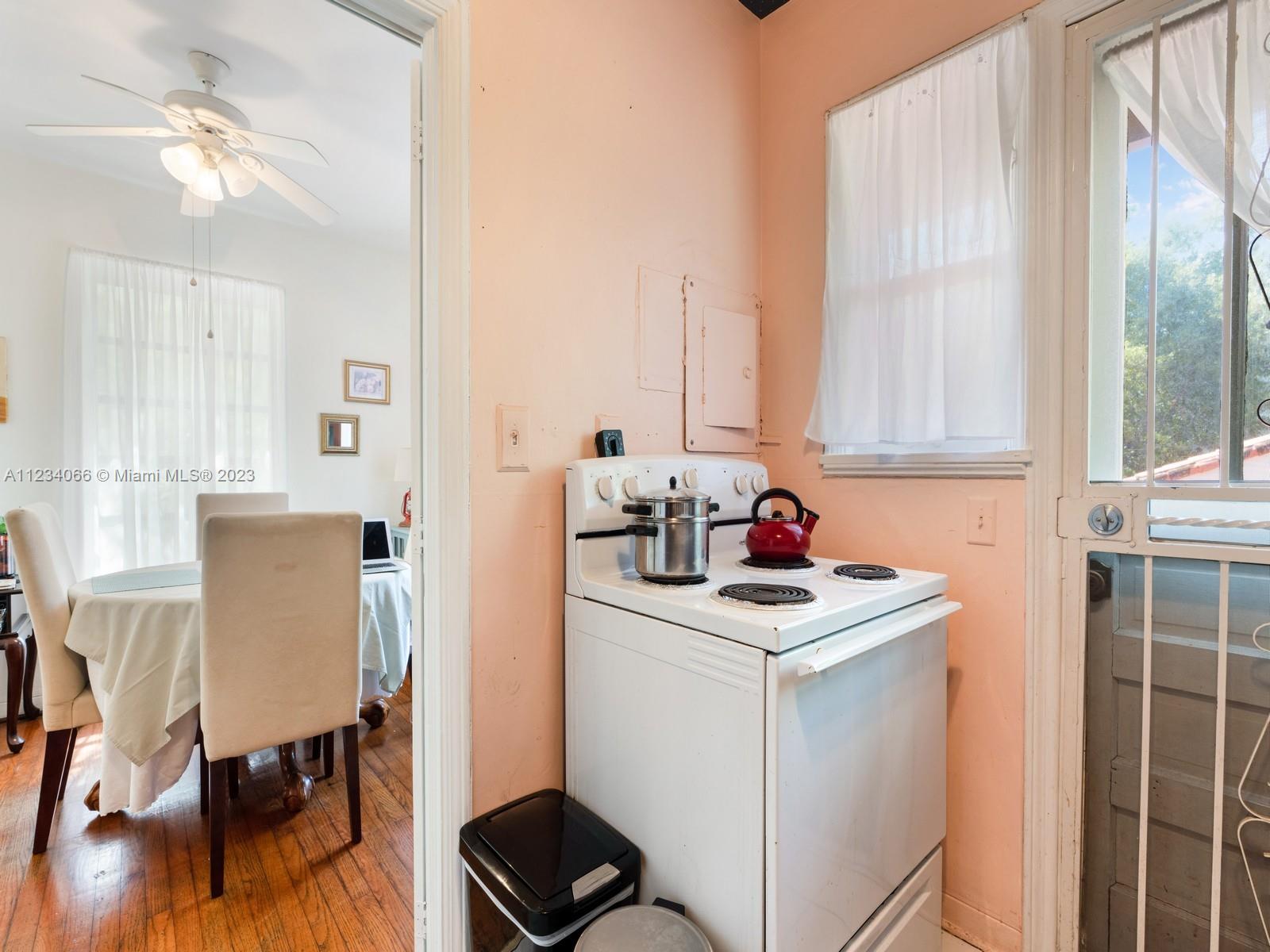 See details / 3586 sq. ft. $ 2022-09-14 0 Photo