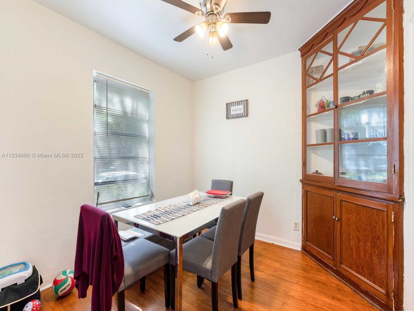 See details / 3586 sq. ft. $ 2022-09-14 0 Photo