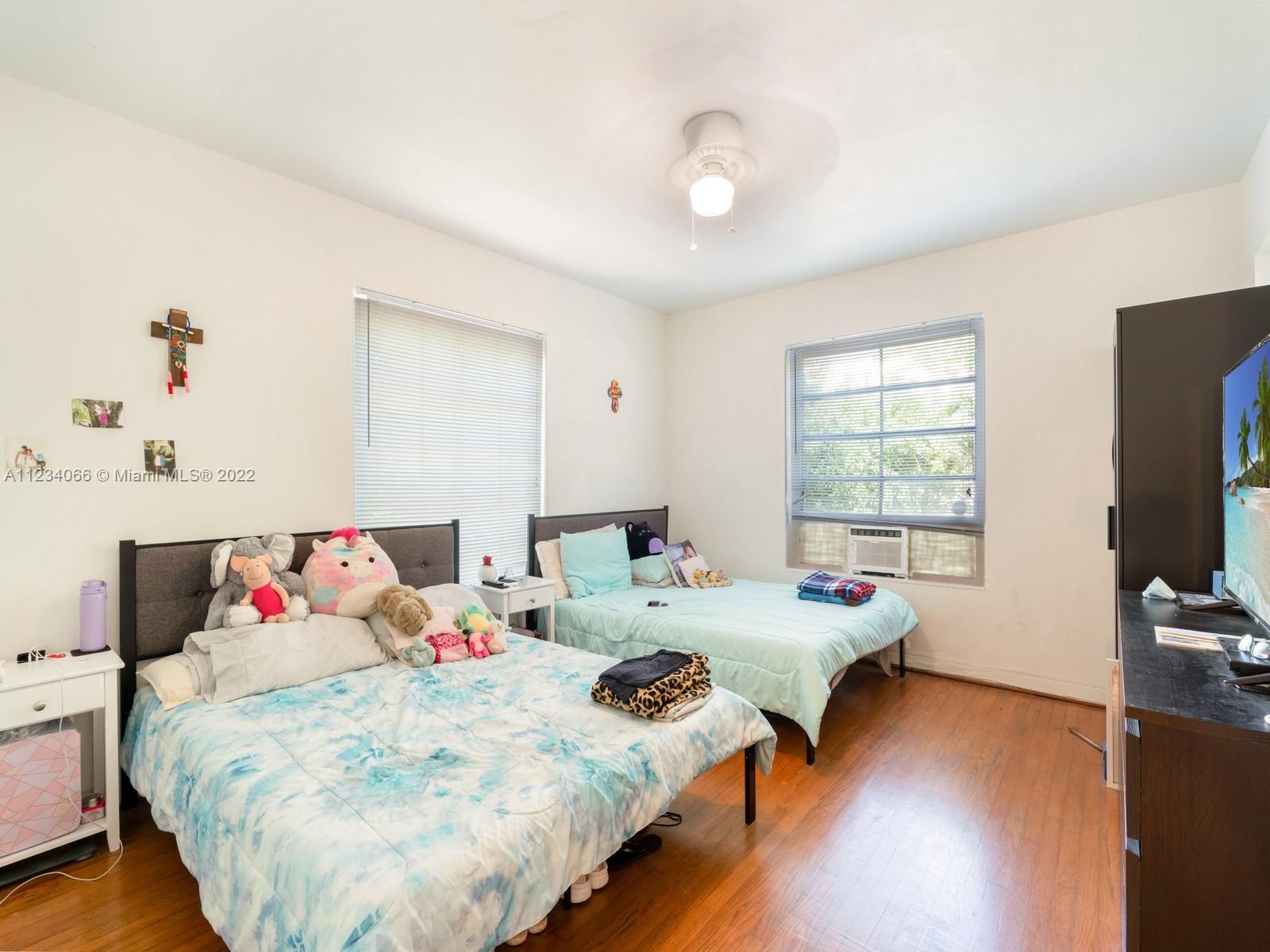 See details / 3586 sq. ft. $ 2022-09-14 0 Photo