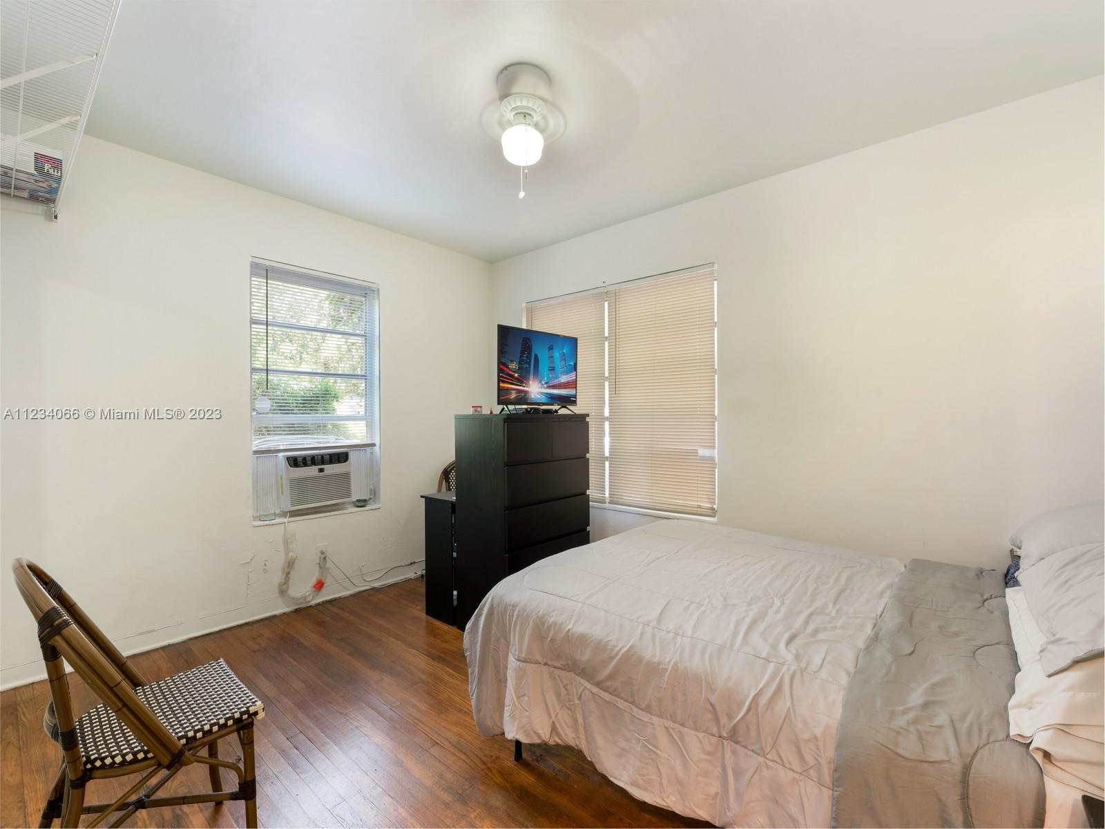 See details / 3586 sq. ft. $ 2022-09-14 0 Photo