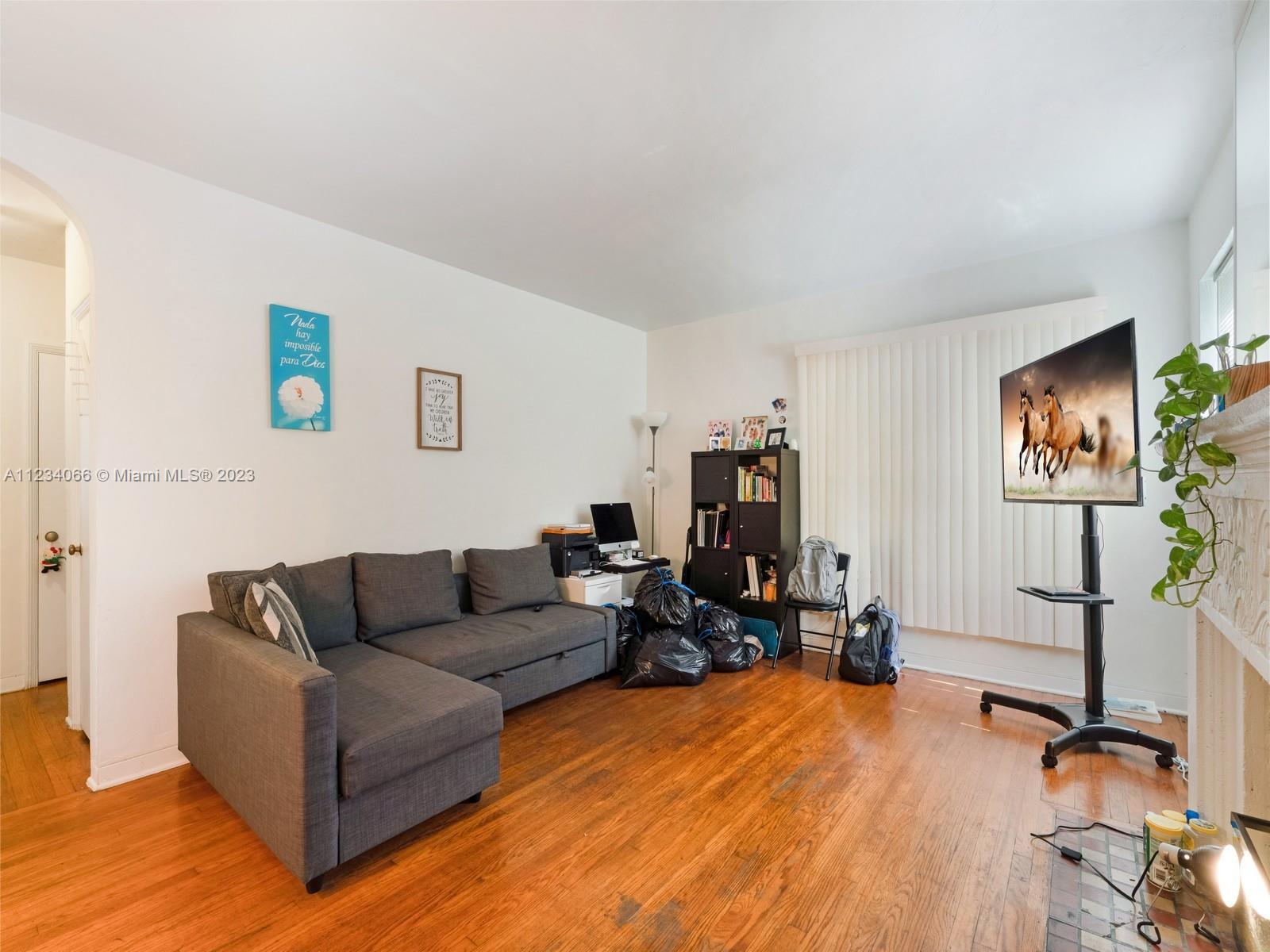 See details / 3586 sq. ft. $ 2022-09-14 0 Photo
