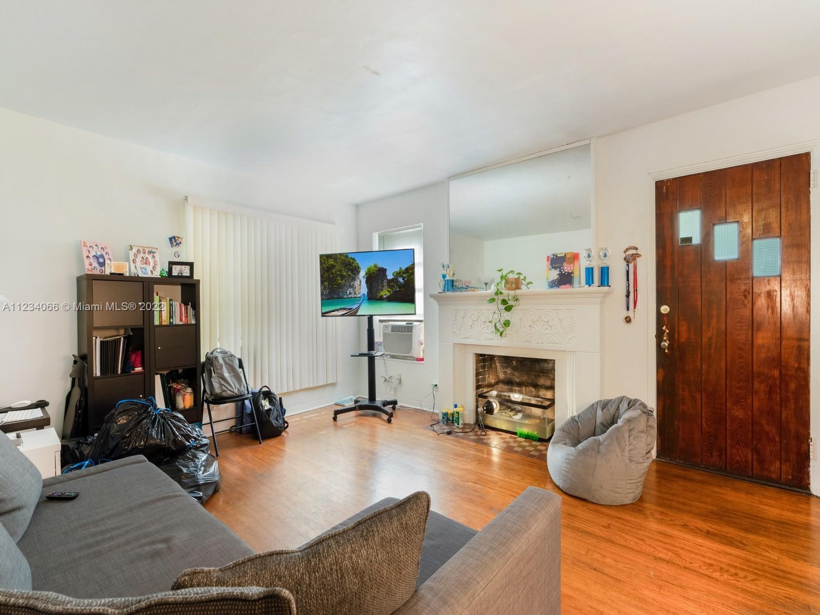 See details / 3586 sq. ft. $ 2022-09-14 0 Photo