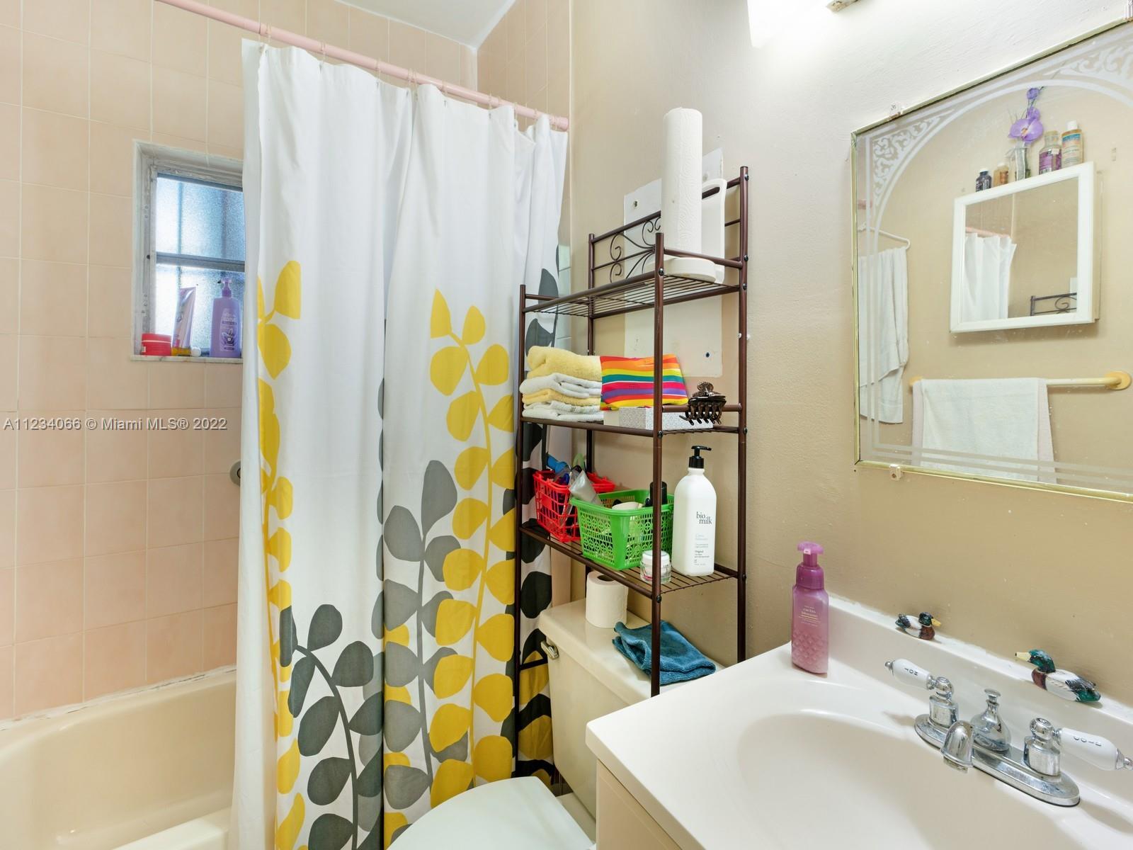 See details / 3586 sq. ft. $ 2022-09-14 0 Photo