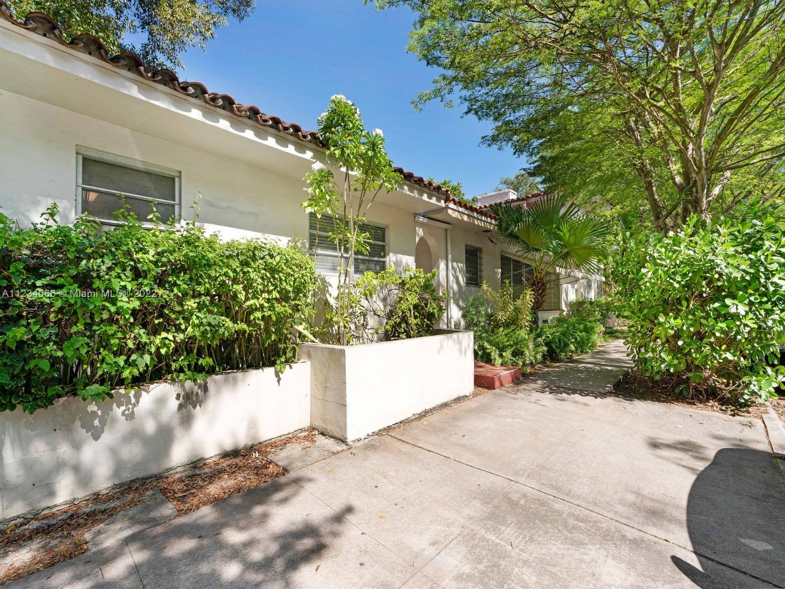See details / 3586 sq. ft. $ 2022-09-14 0 Photo