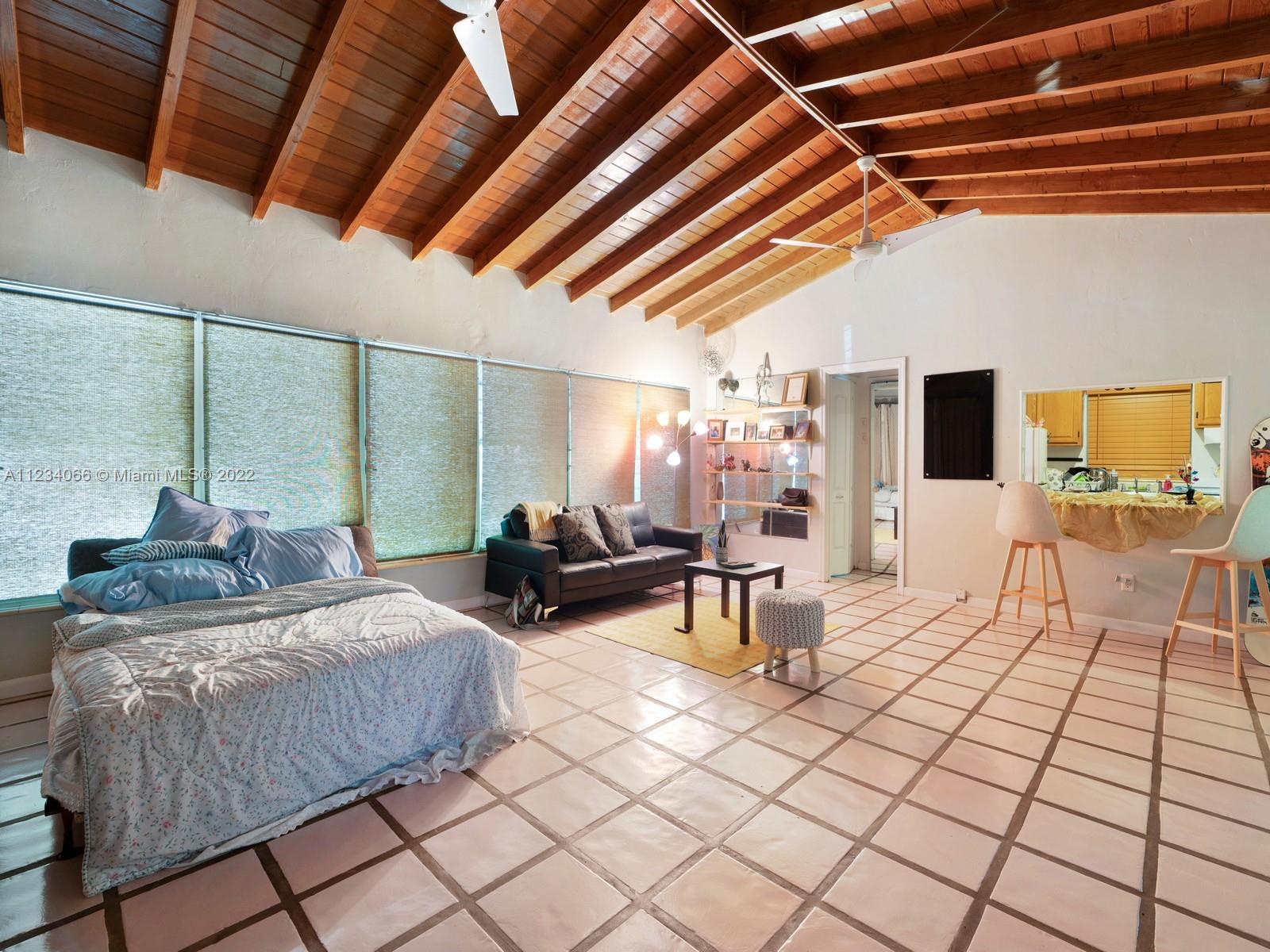 See details / 3586 sq. ft. $ 2022-09-14 0 Photo