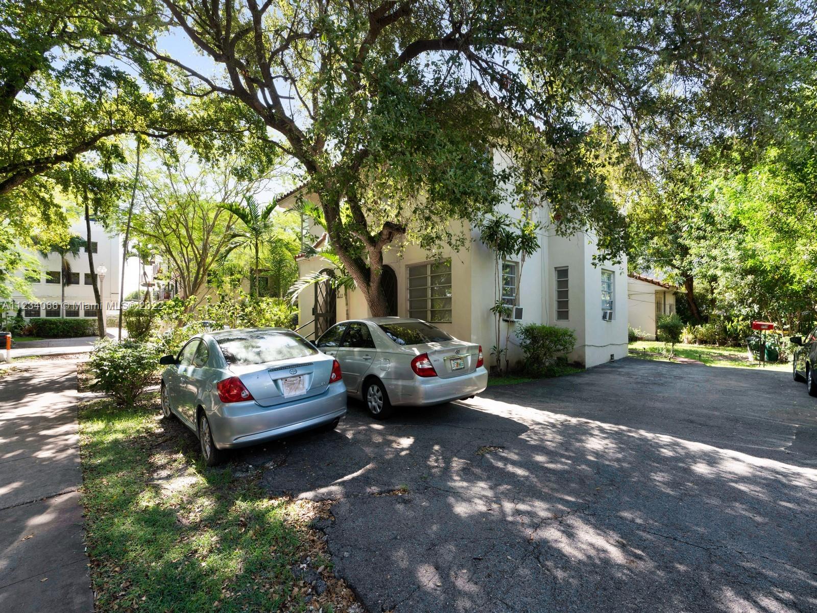 See details / 3586 sq. ft. $ 2022-09-14 0 Photo