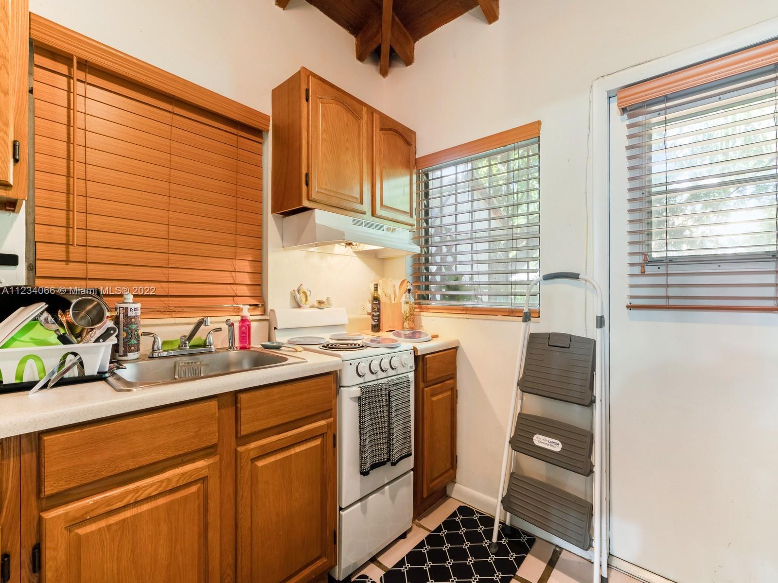 See details / 3586 sq. ft. $ 2022-09-14 0 Photo