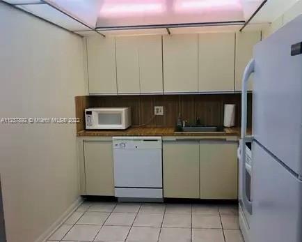 Photo of 2500 Parkview Dr #904, Hallandale Beach, Florida, 33009 - KITCHEN