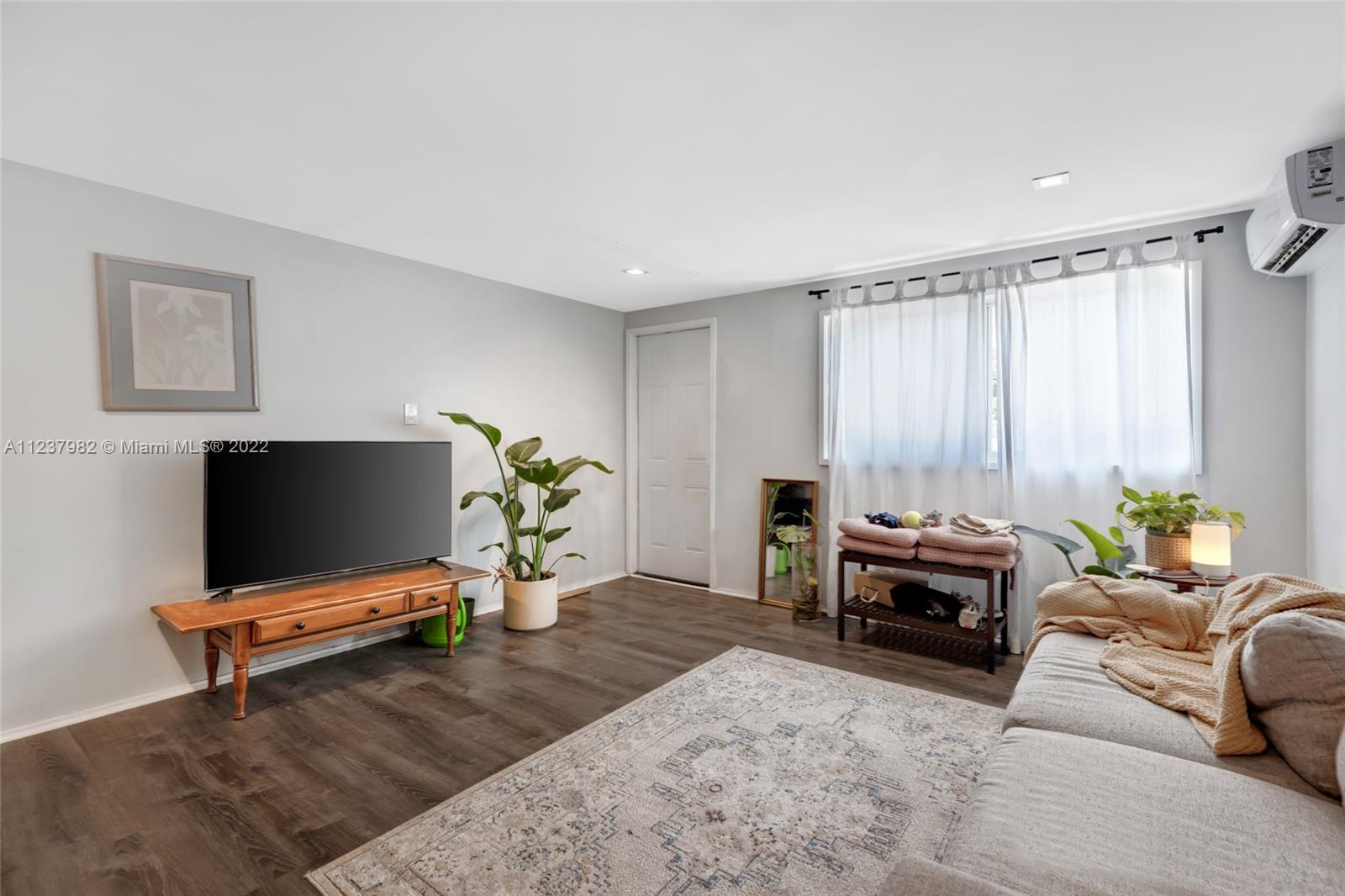 See details / 1536 sq. ft. $ 2022-11-21 0 Photo