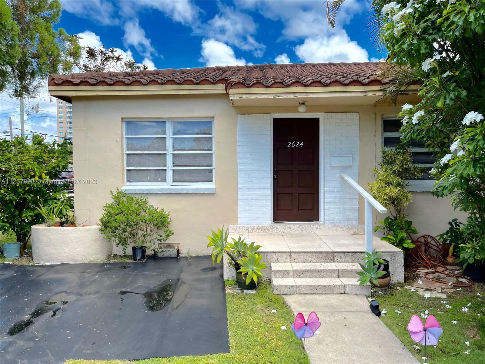 See details / 1400 sq. ft. $ 2022-09-14 0 Photo