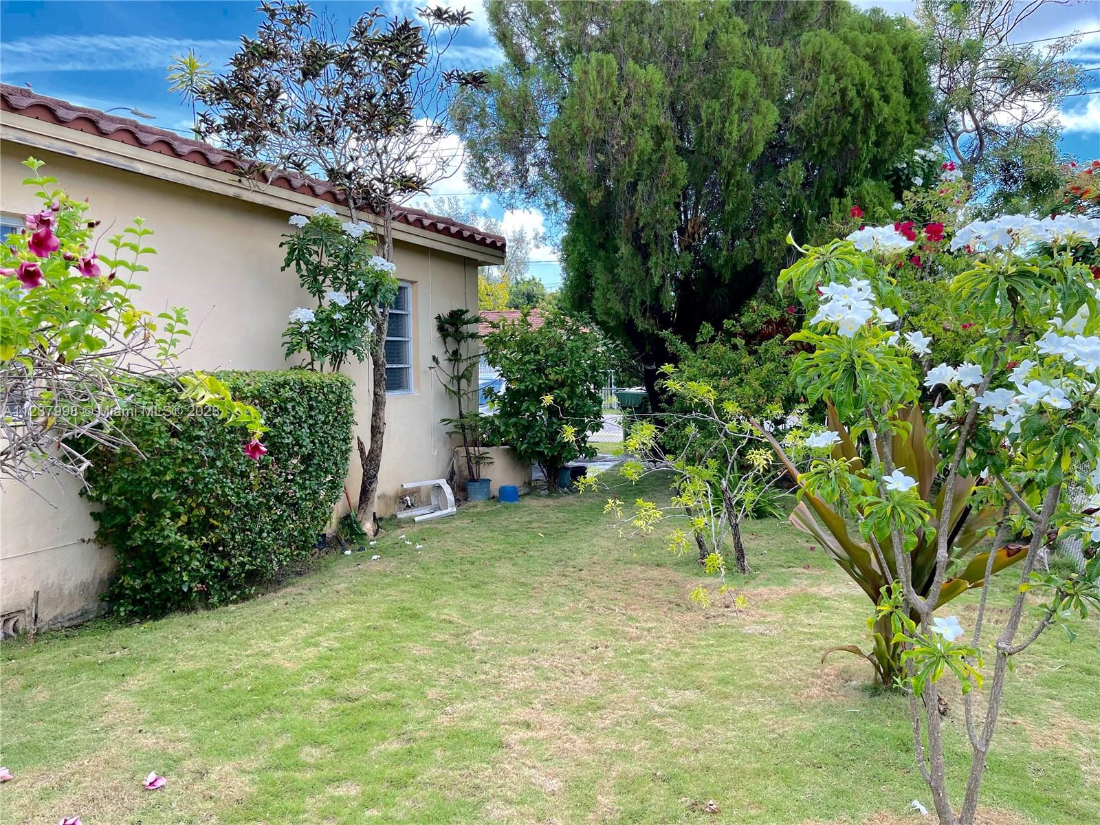 See details / 1400 sq. ft. $ 2022-09-14 0 Photo