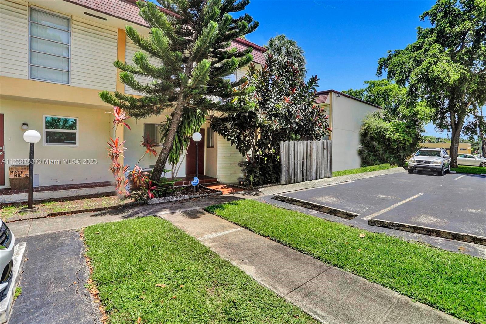 Ver detalles 2701 3 / 3 1700 sq. ft. $ 2022-11-11 0 foto